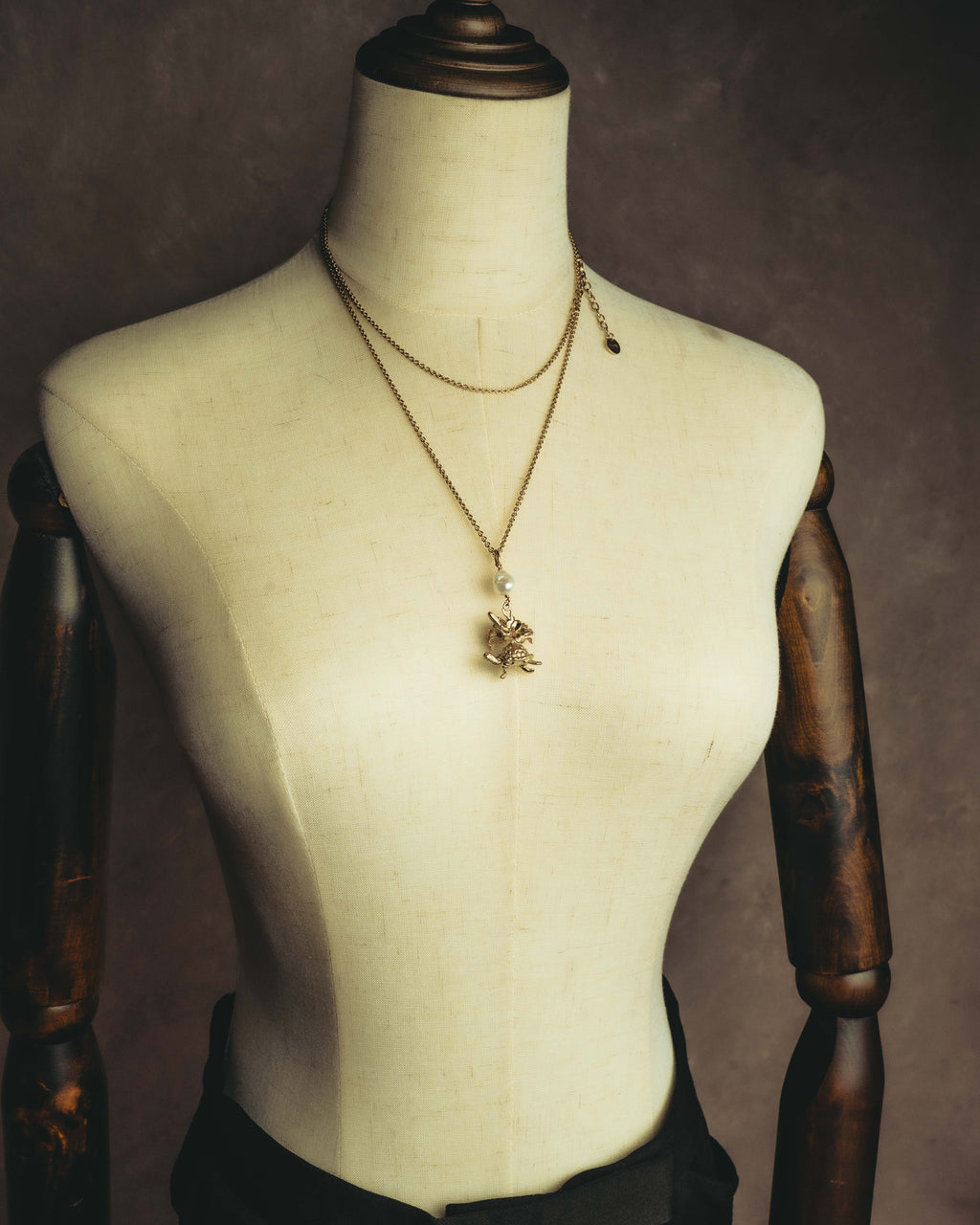 "DIOR" 20's Sculptural turtle long pendant necklace