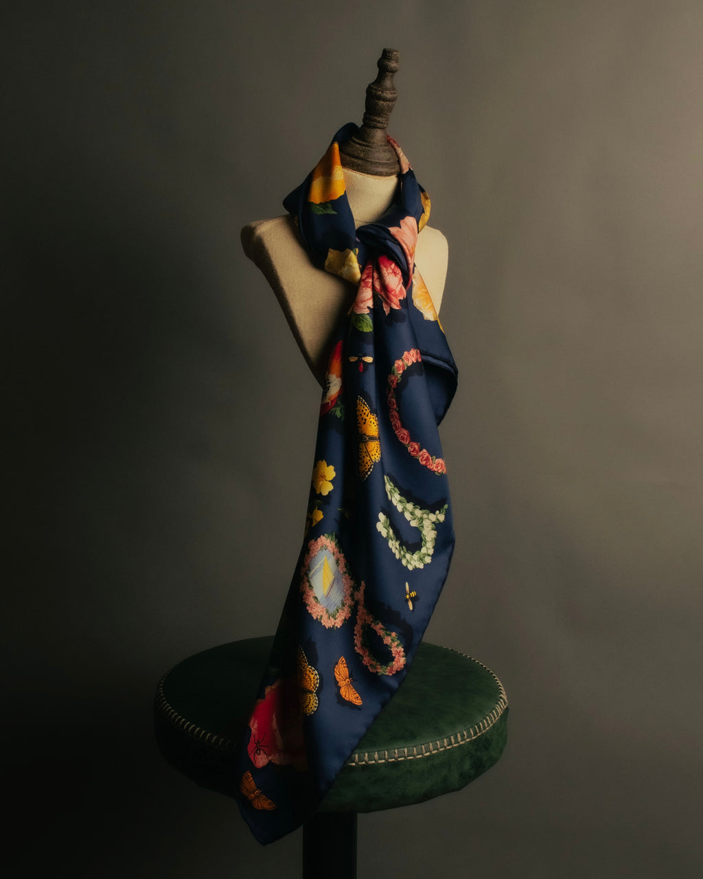 “GUCCI” 90’s-00’s Flora logo silk scarf