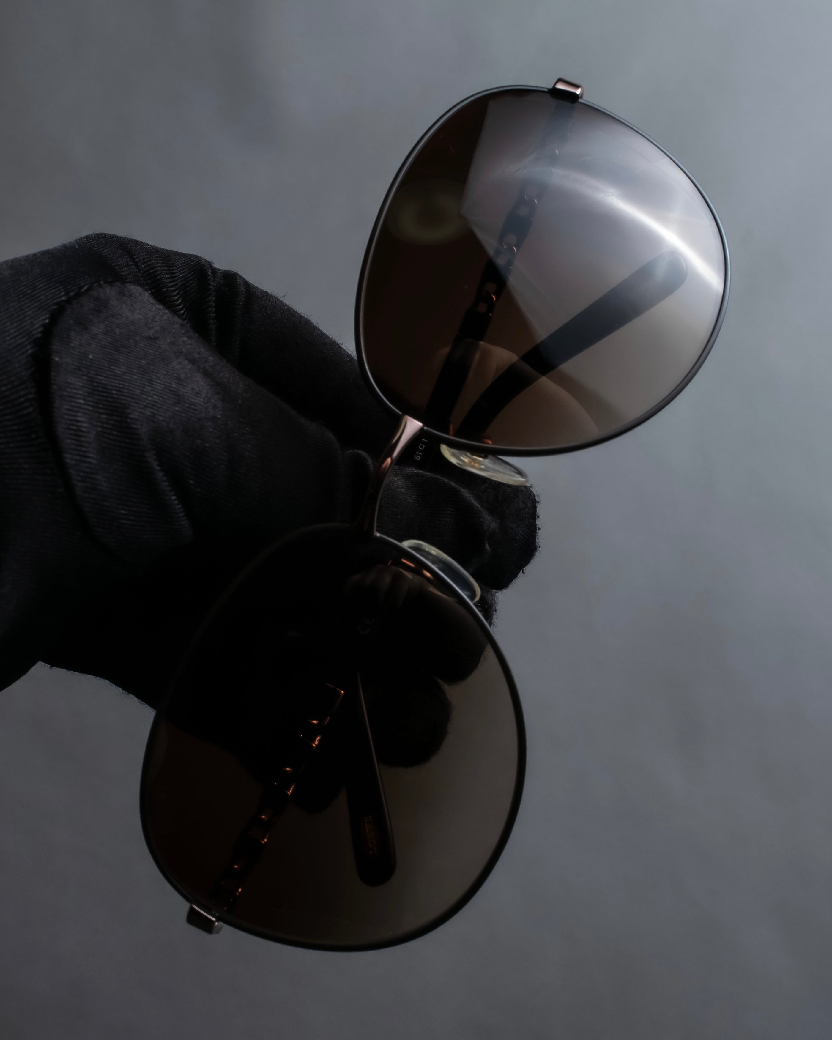 "LOEWE" Temple chain detail teardrop frame sunglasses