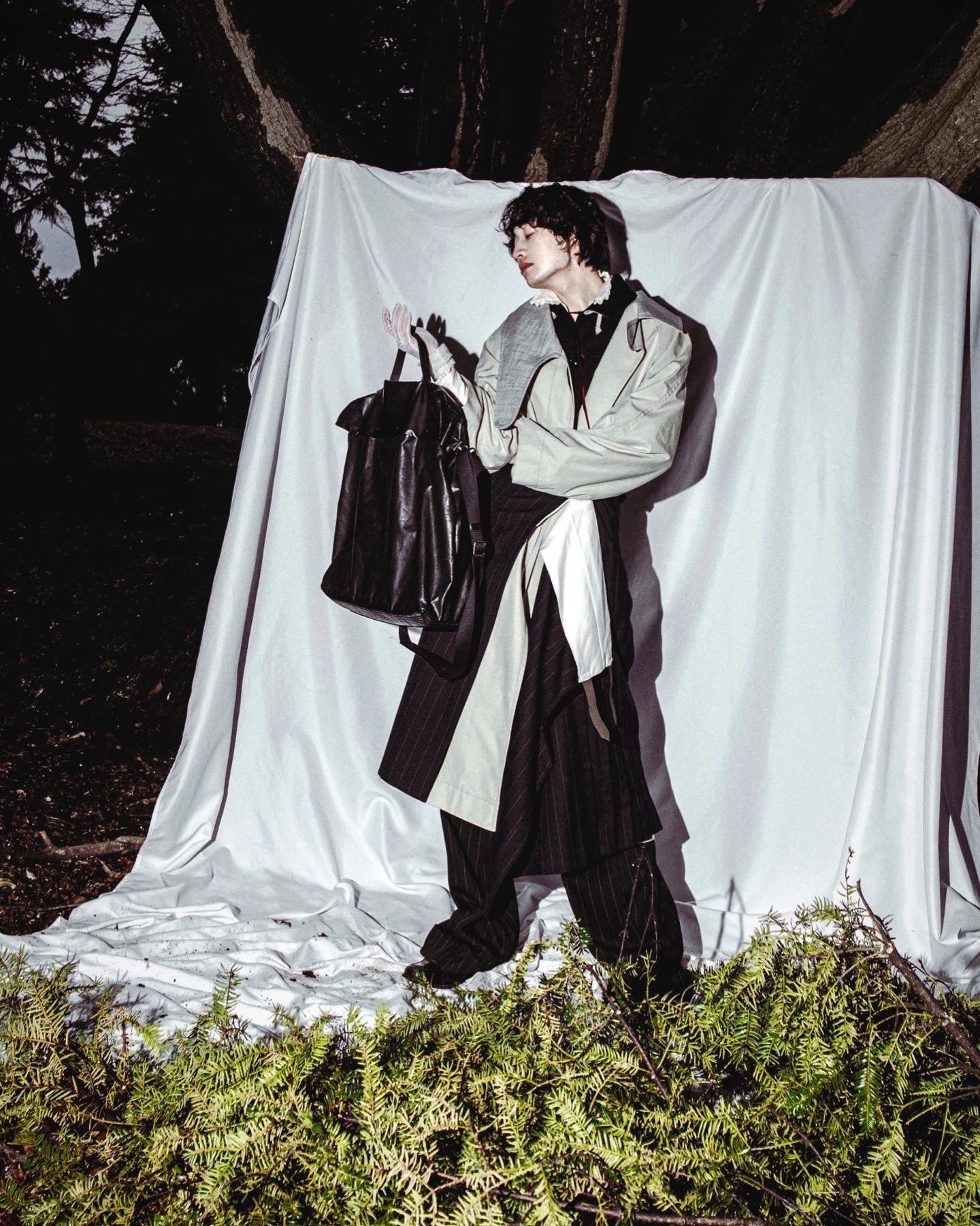 "LOEWE" Beautiful curved lapel raglan spring coat