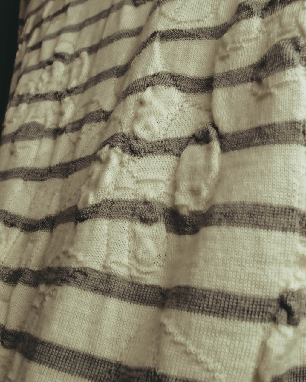 "tao COMME des GARÇONS" 10's Textured striped wool knit cardigan