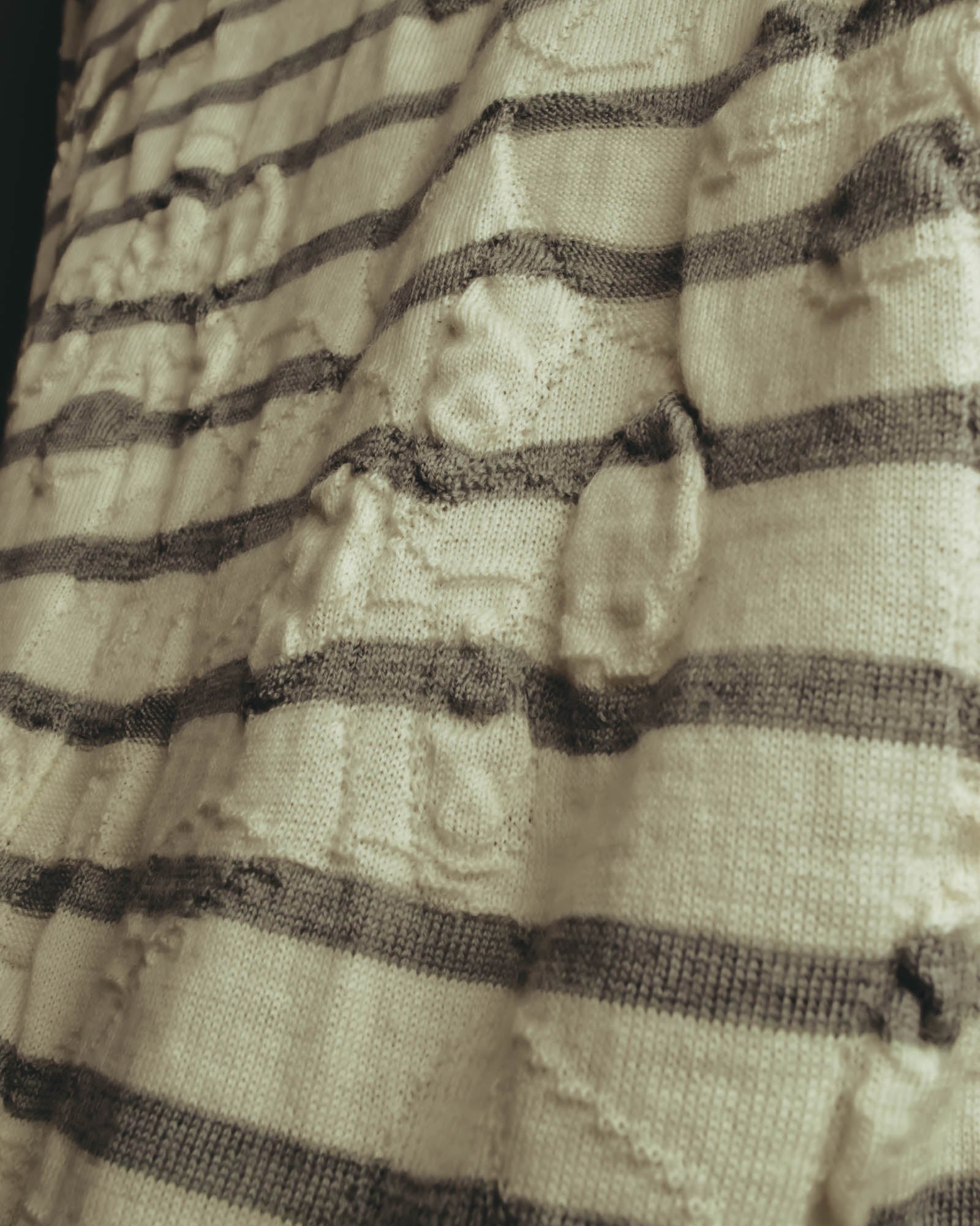"tao COMME des GARÇONS" 10's Textured striped wool knit cardigan