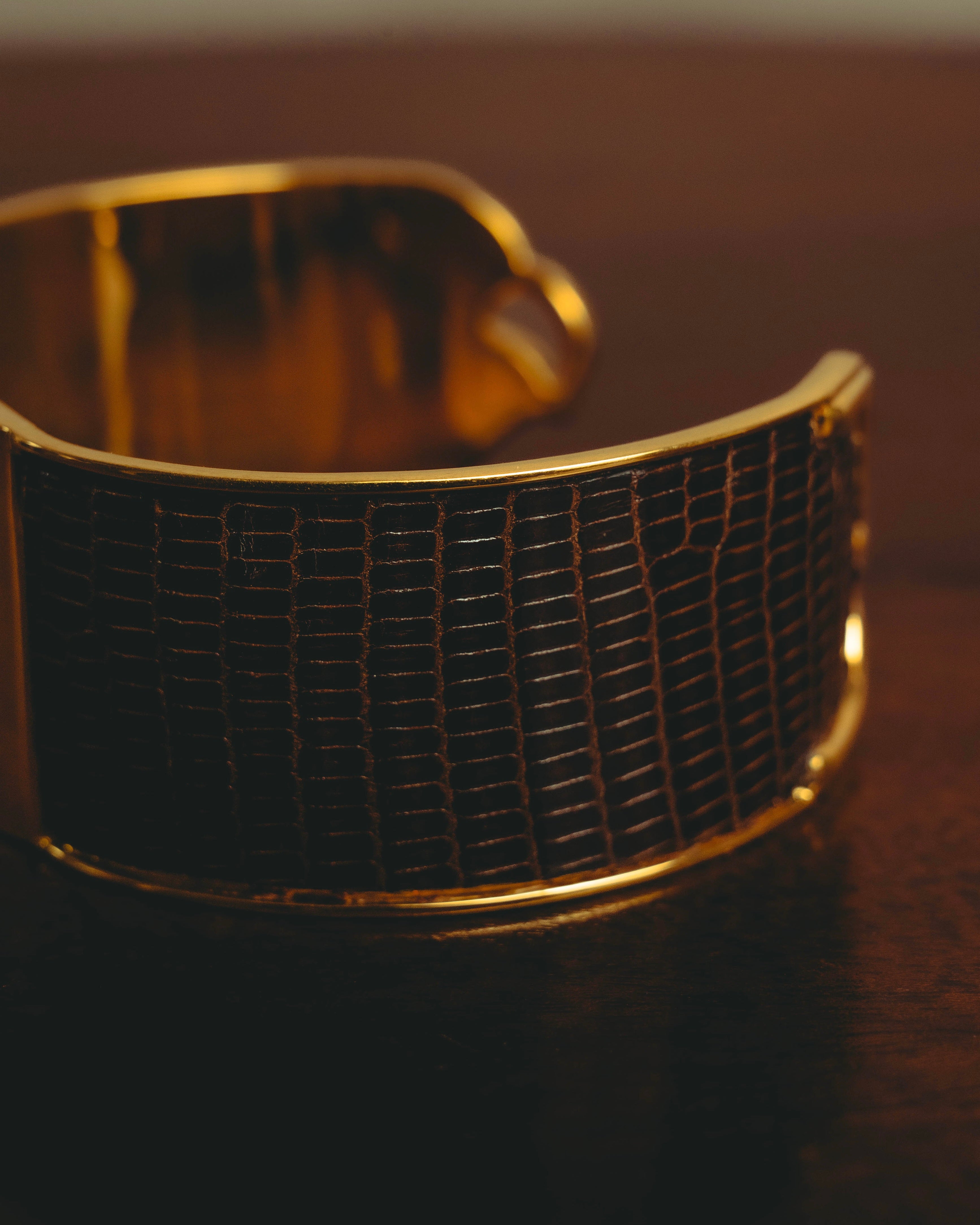 “GUCCI” 90’s-00’s Lizard-embossed leather horsebit cuff bracelet