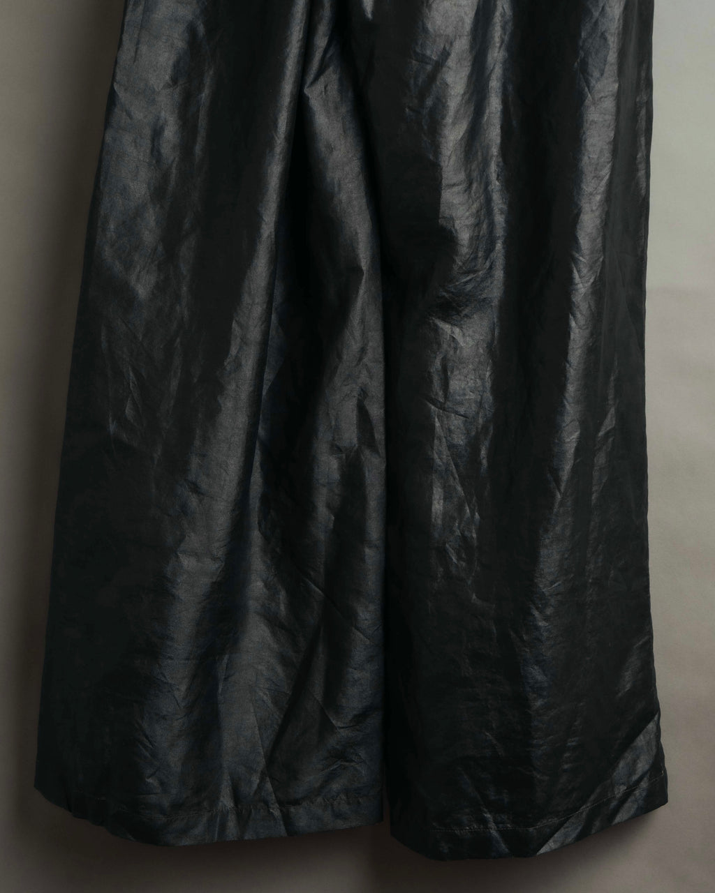 -MOOD Vintage Collections-
90’s-00’s Shiny textured wide leg trousers