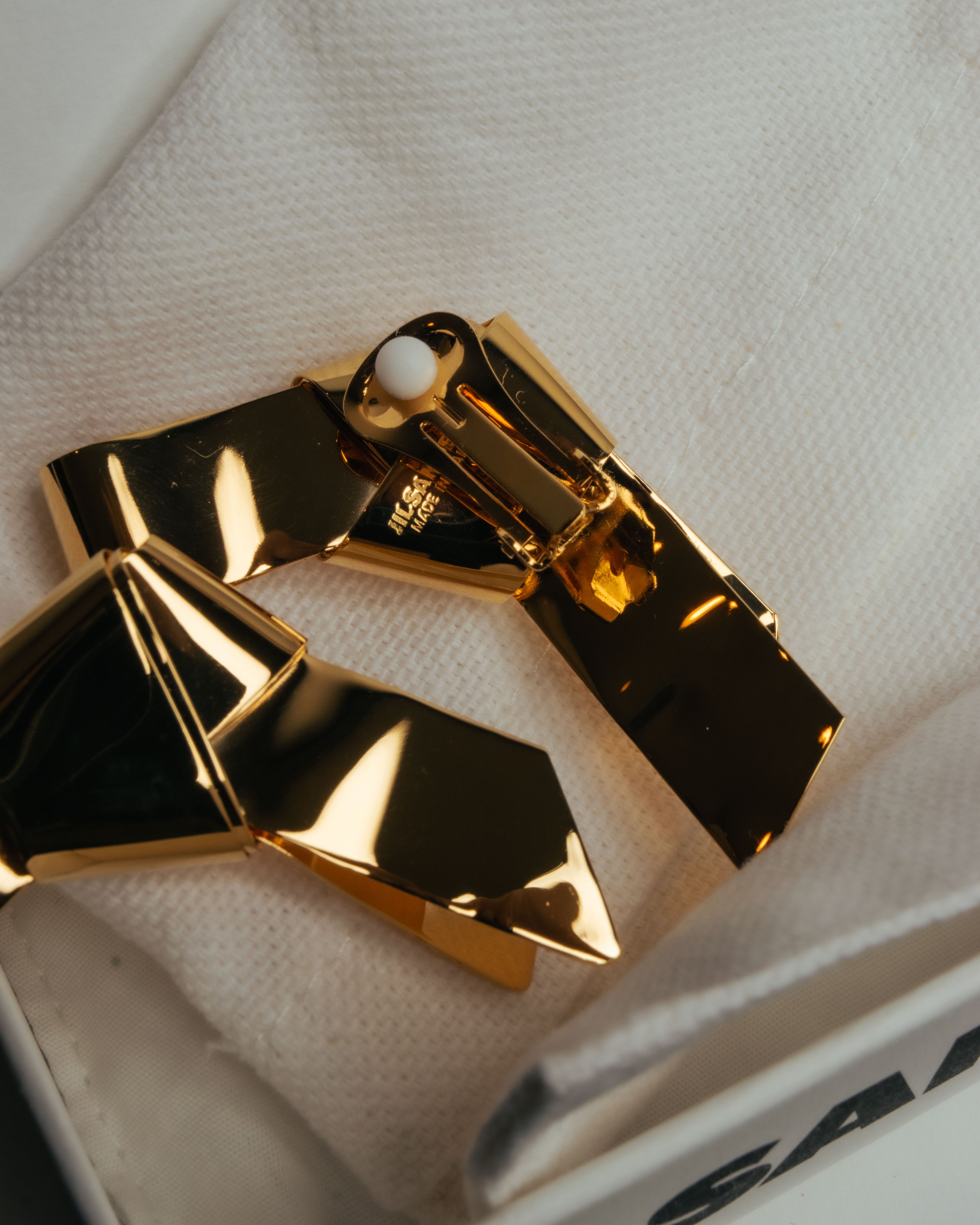 “JIL SANDER” 2021 sculptural ribbon metal clip earrings