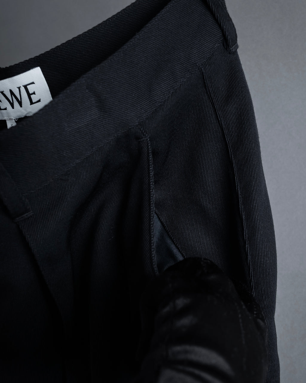 "LOEWE" Three-dimensional pattern design wide slacks