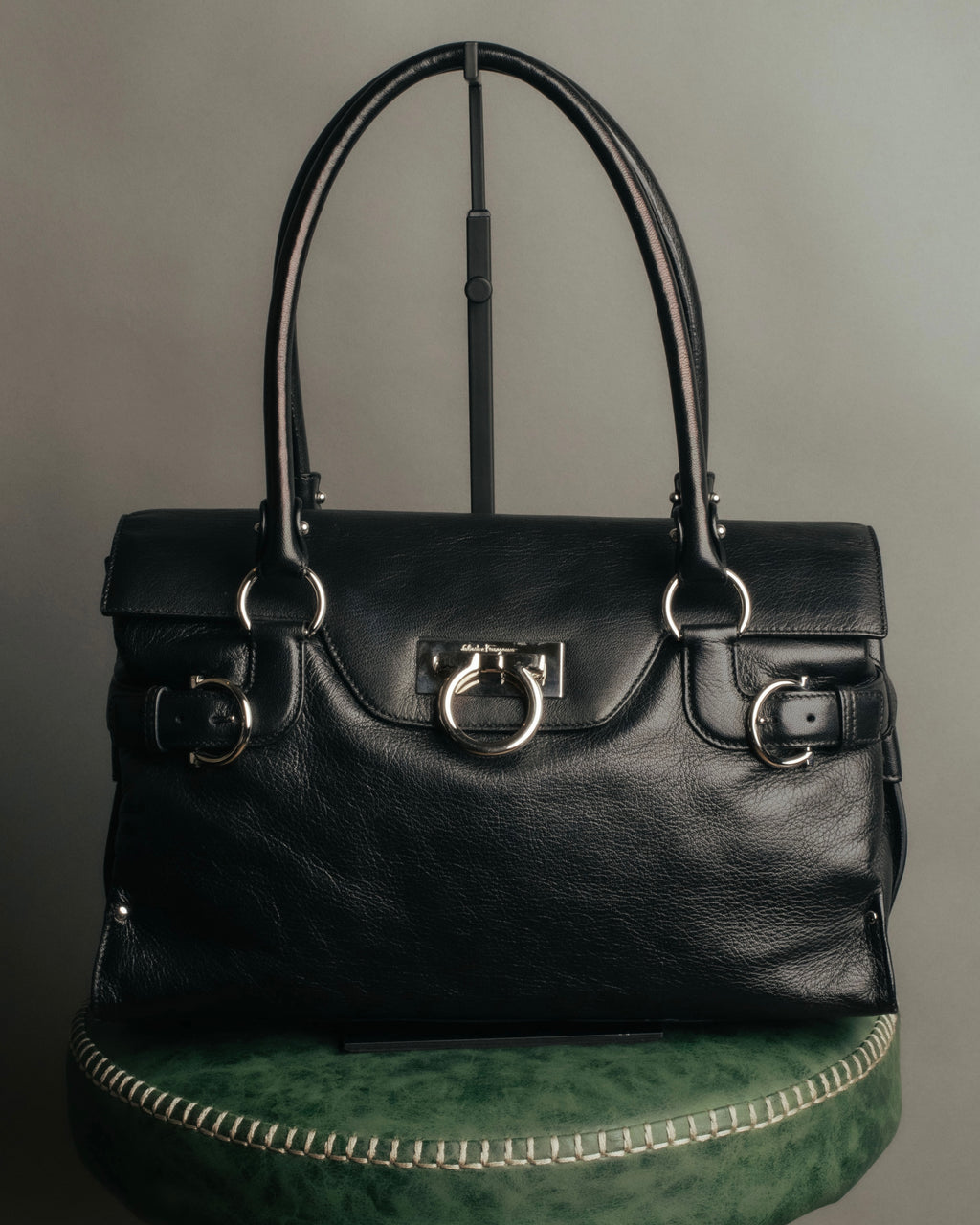 “Salvatore Ferragamo“ 00’s-10’s Gancini ring hardware leather shoulder bag