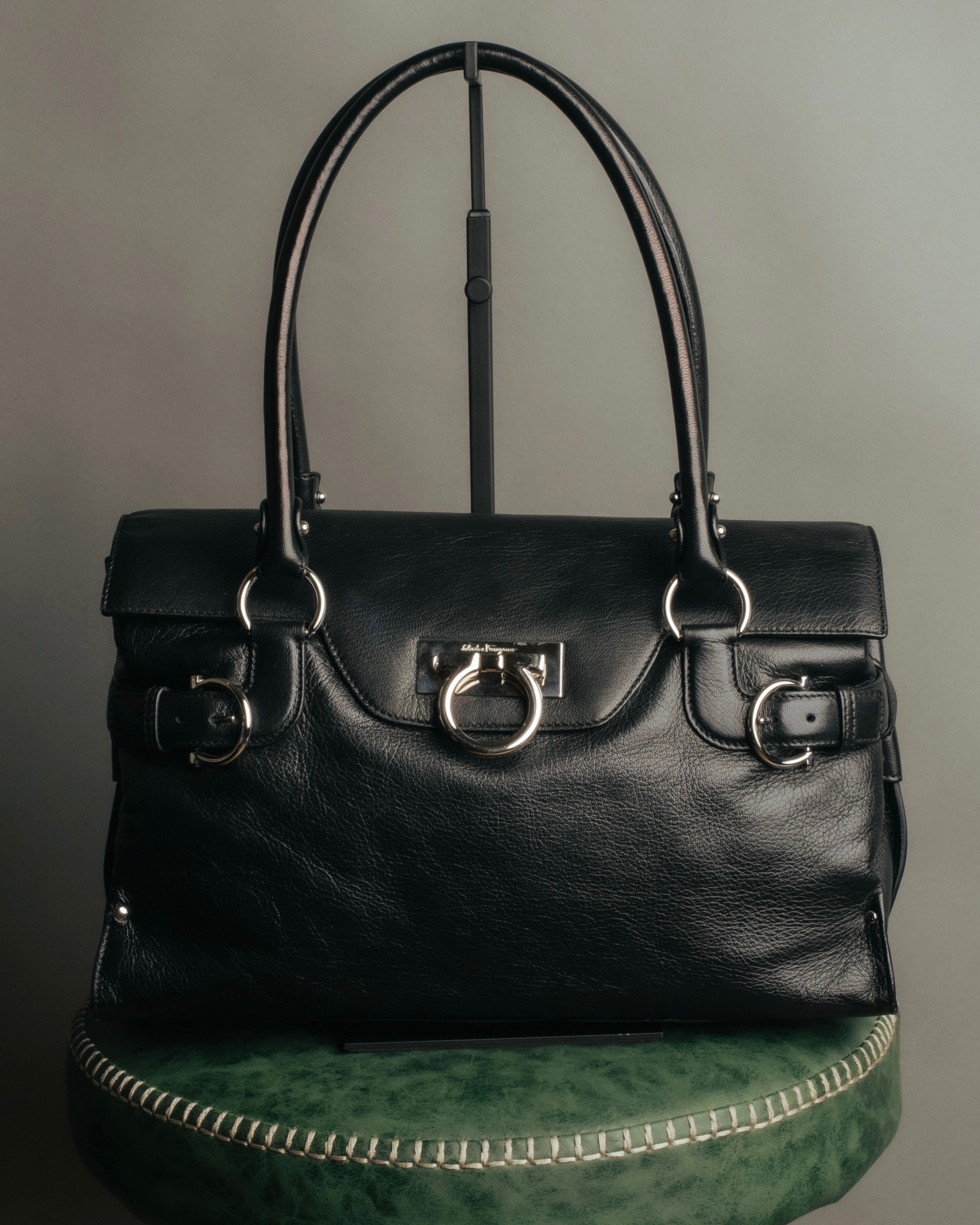 “Salvatore Ferragamo“ 00’s-10’s Gancini ring hardware leather shoulder bag