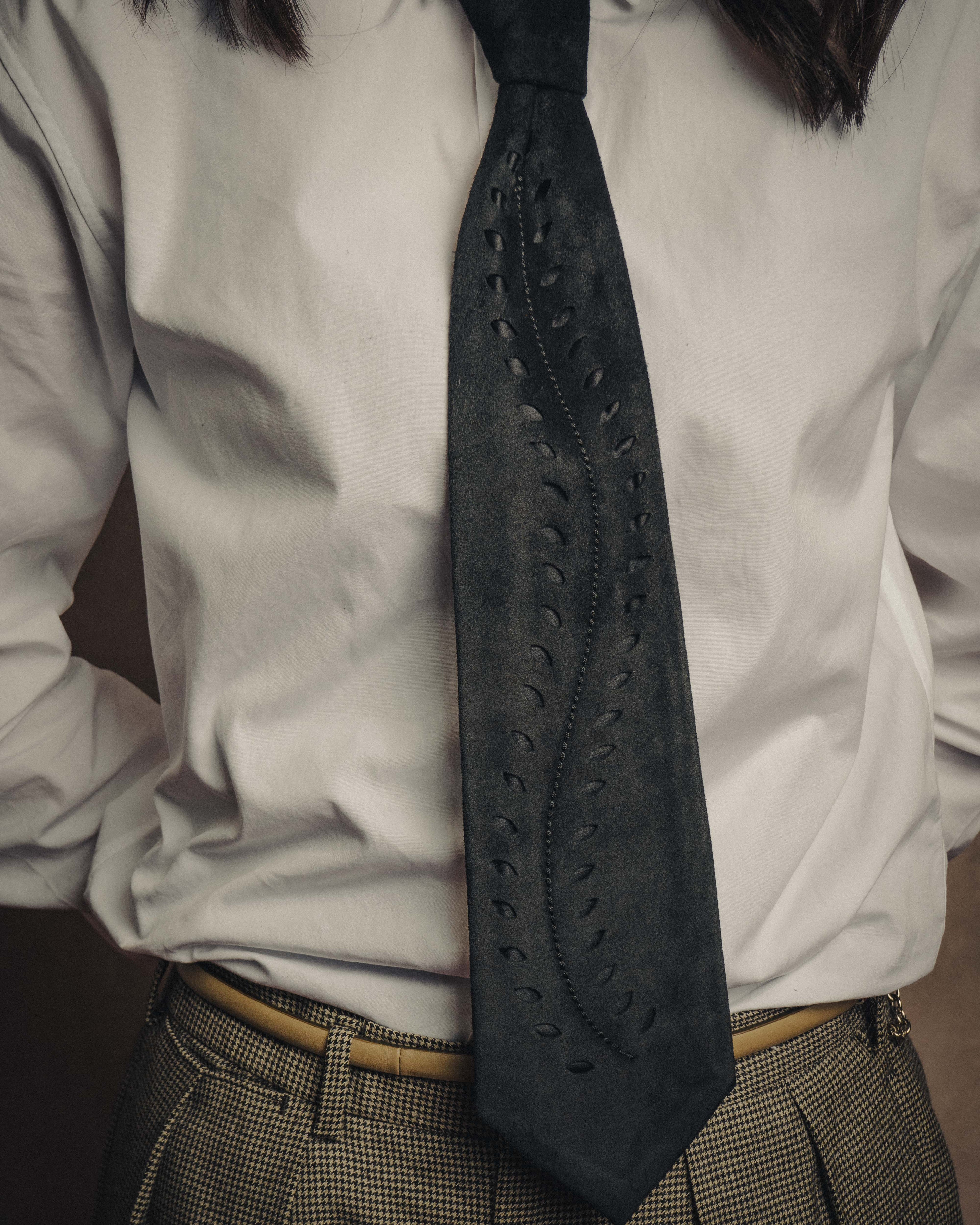 -SPECIAL- “HERMÈS” 2008-18 Suede cutwork leather tie