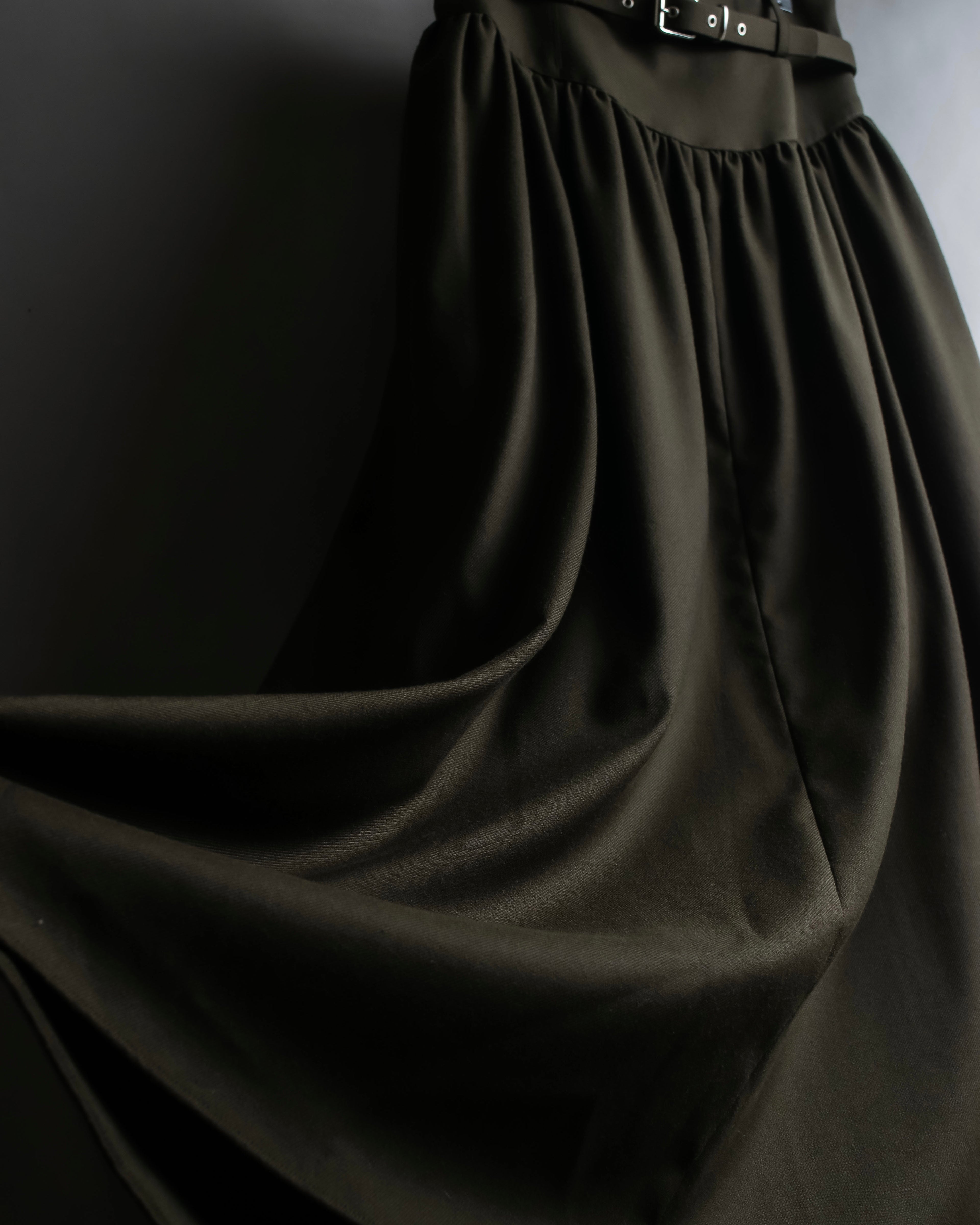 "SUPPORT SURFACE" Belted gather design flare long skirt