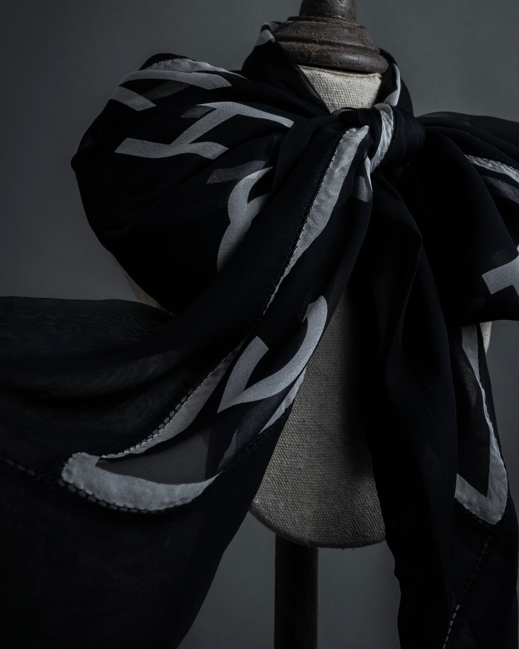 "CHANEL" Typography logo engraved large scarf