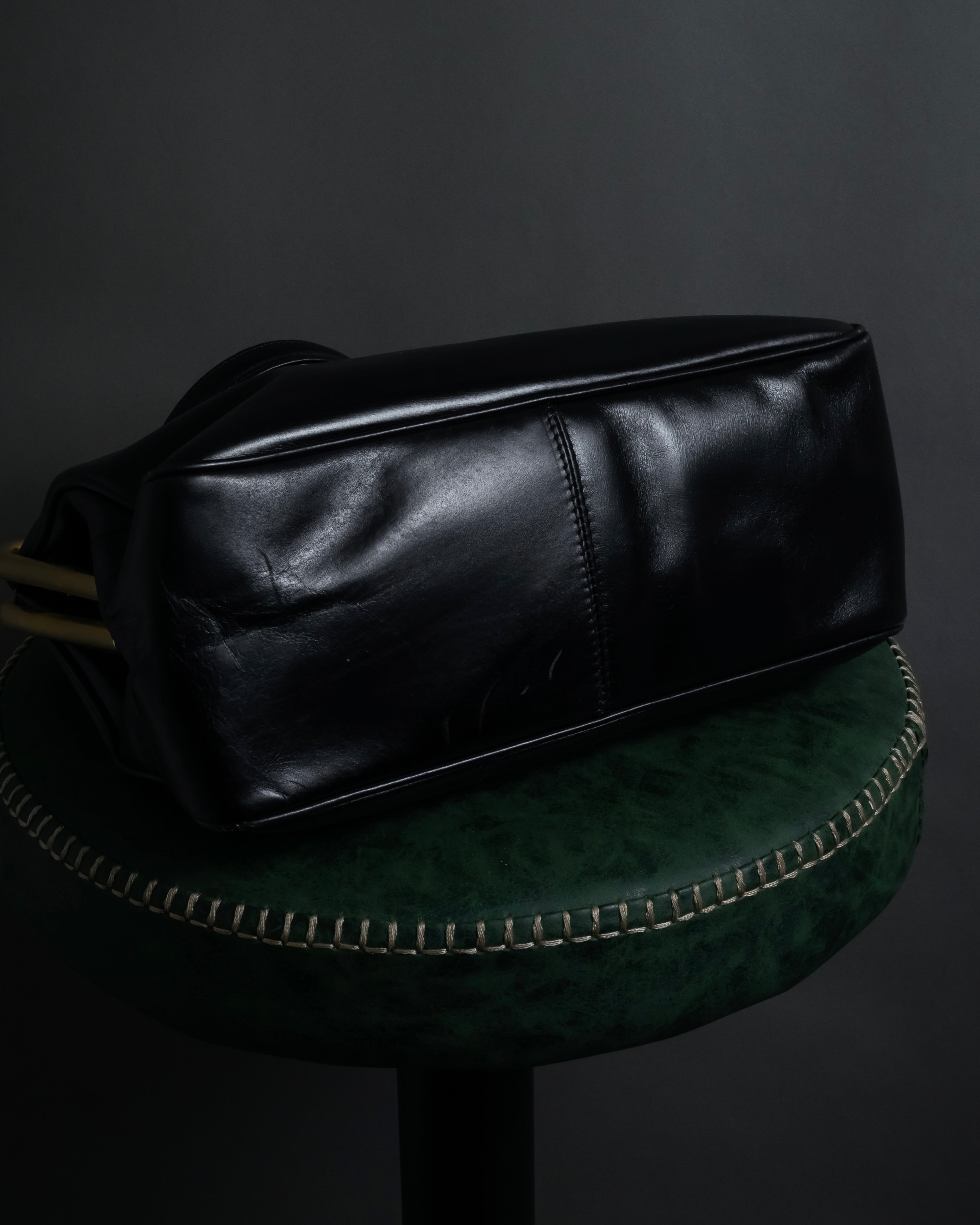 "Roberta Di Camerino" Logo motif charm design modern doctor bag