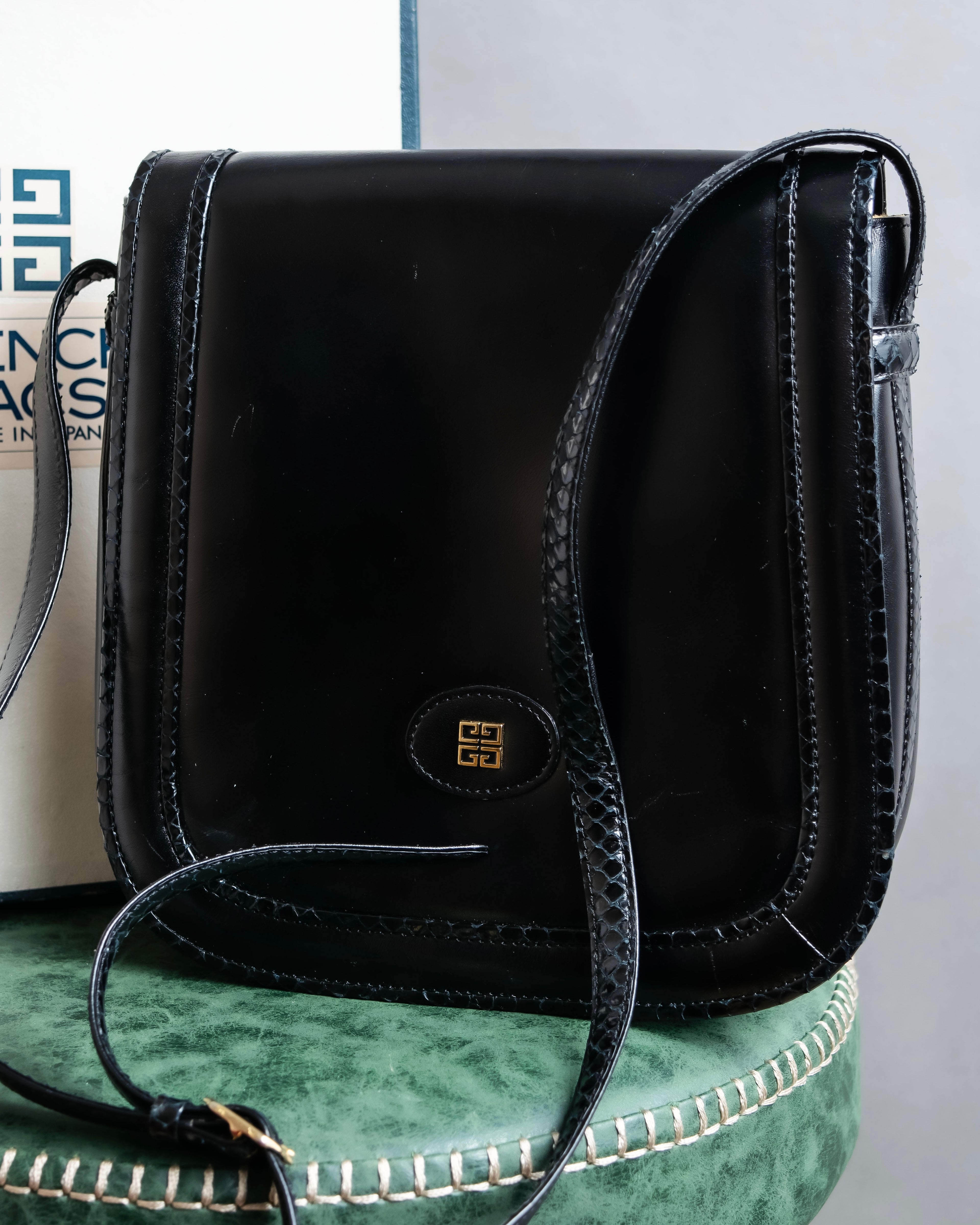 "GIVENCHY SACS" Logo parts design leather combination shoulder bag