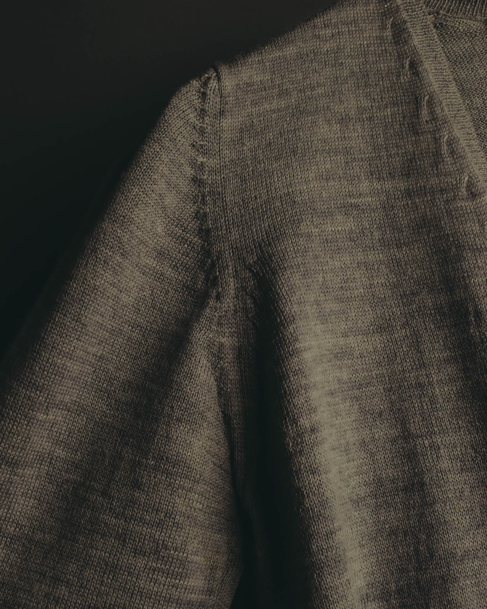 "Theatre PRODUCTS" 00's-10's Pearl embellished wool v-neck knit sweater