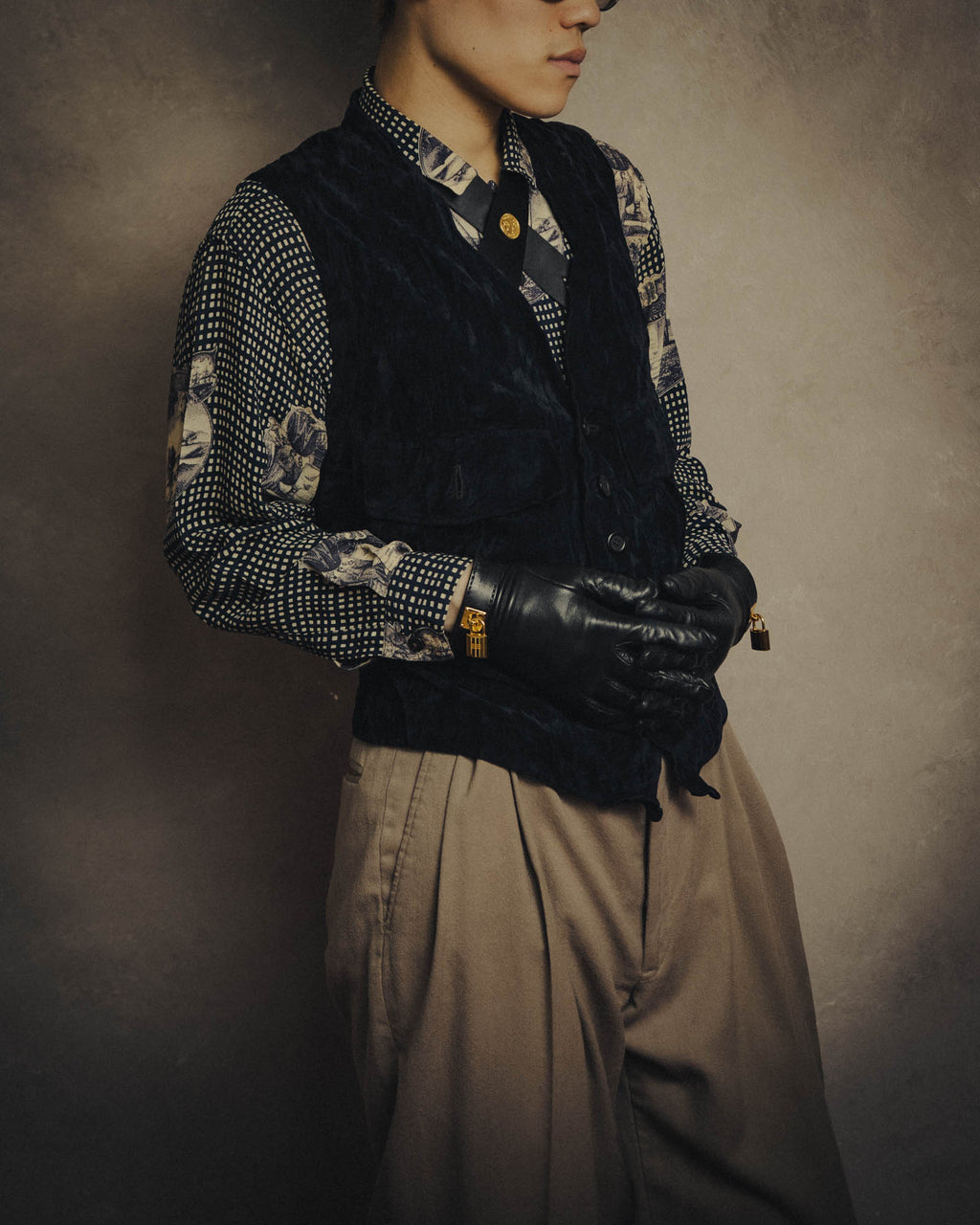 –SPECIAL– “ISSEY MIYAKE” 80’s-90’s crushed velvet utility vest