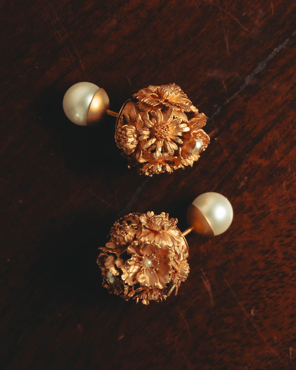 "Christian Dior" 2020's Floral double-sided stud earrings