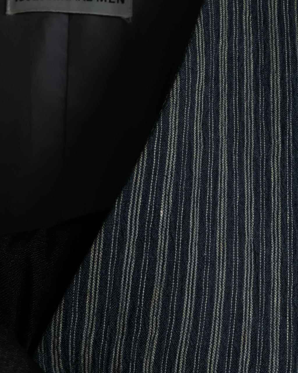 "ISSEY MIYAKE MEN" Random stripe pattern V-neck vest