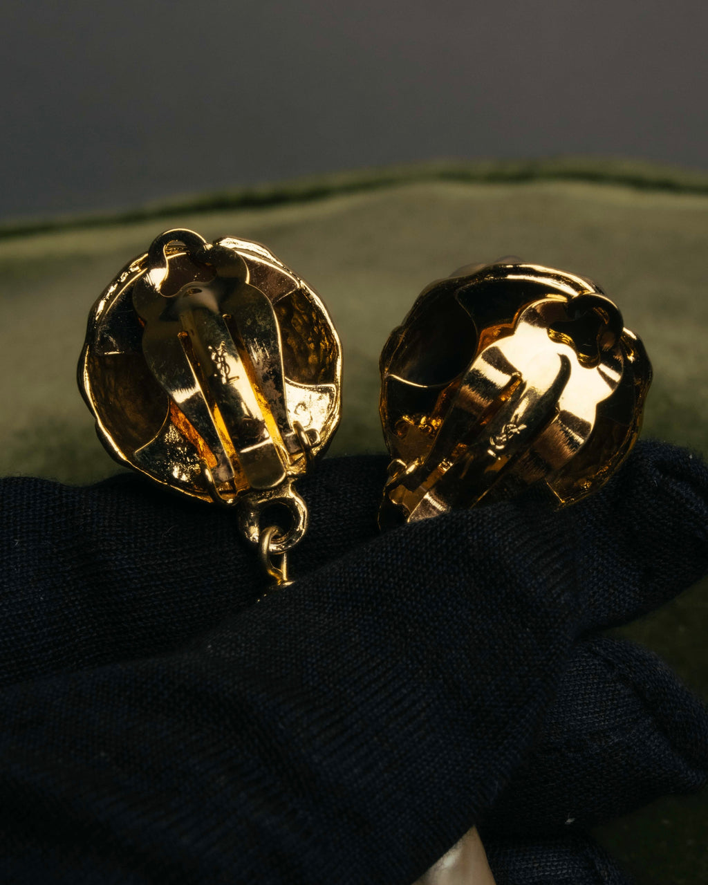 "Yves Saint Laurent" 80's-90's Pearl clip on drop earrings