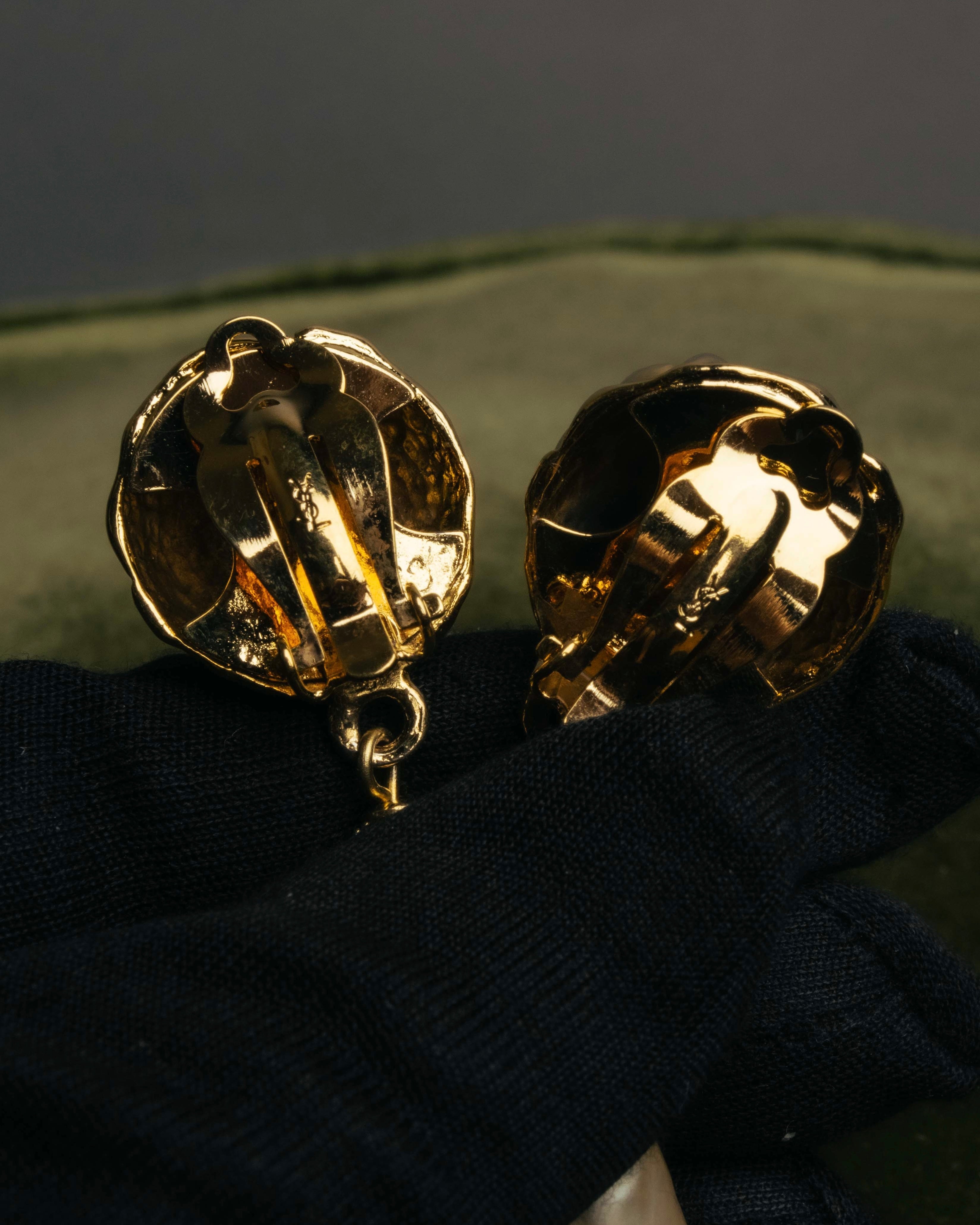"Yves Saint Laurent" 80's-90's Pearl clip on drop earrings