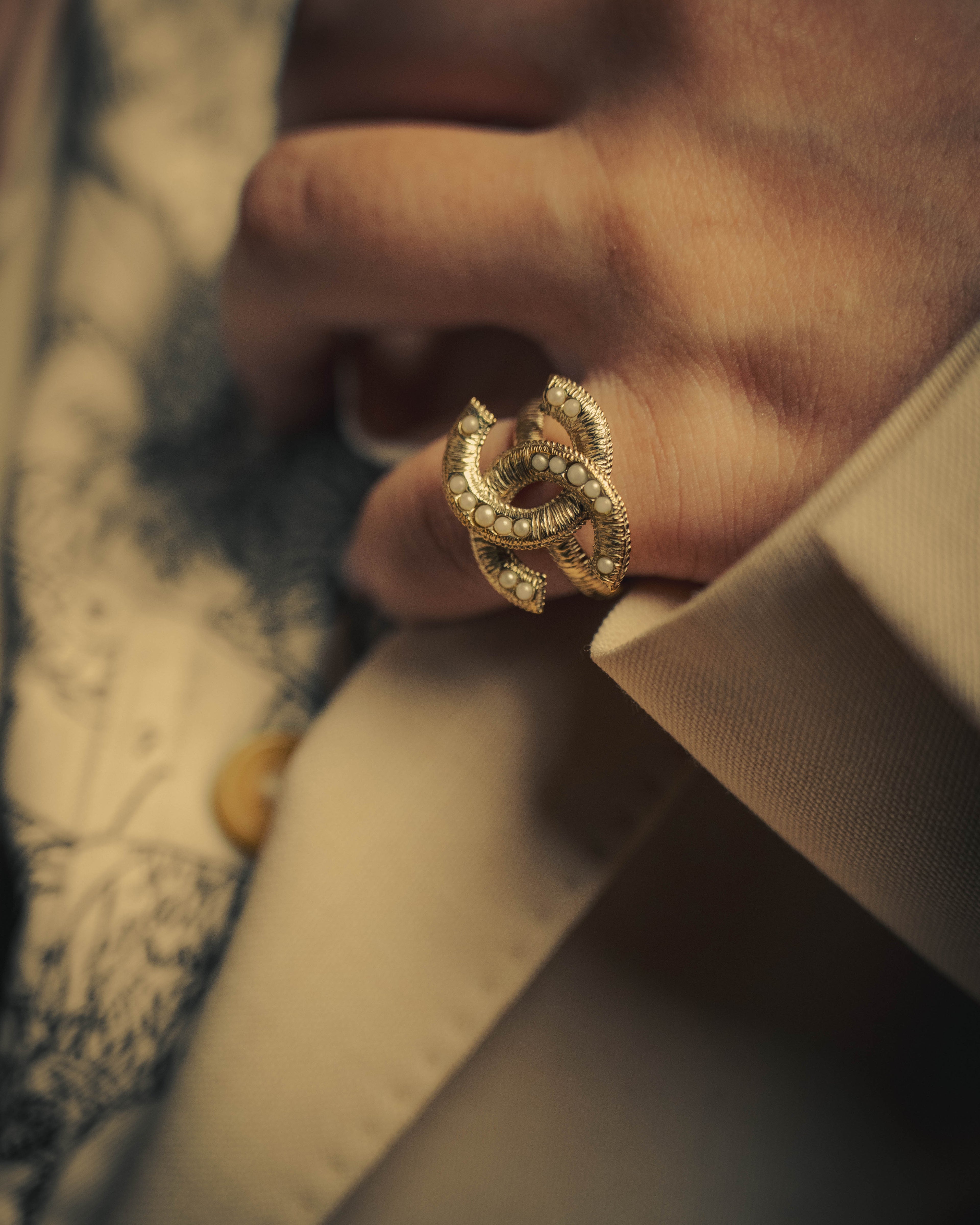 –SPECIAL– "CHANEL" Sculptural pearl double c costume ring