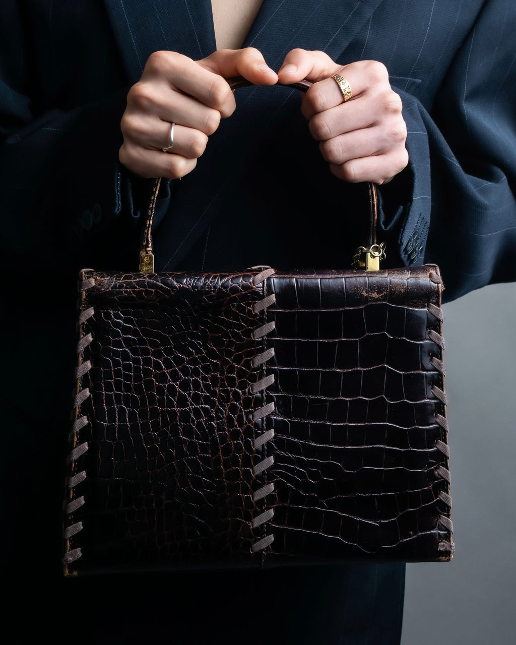 "YVES SAINT LAURENT" Crocodile pattern stitching handbag