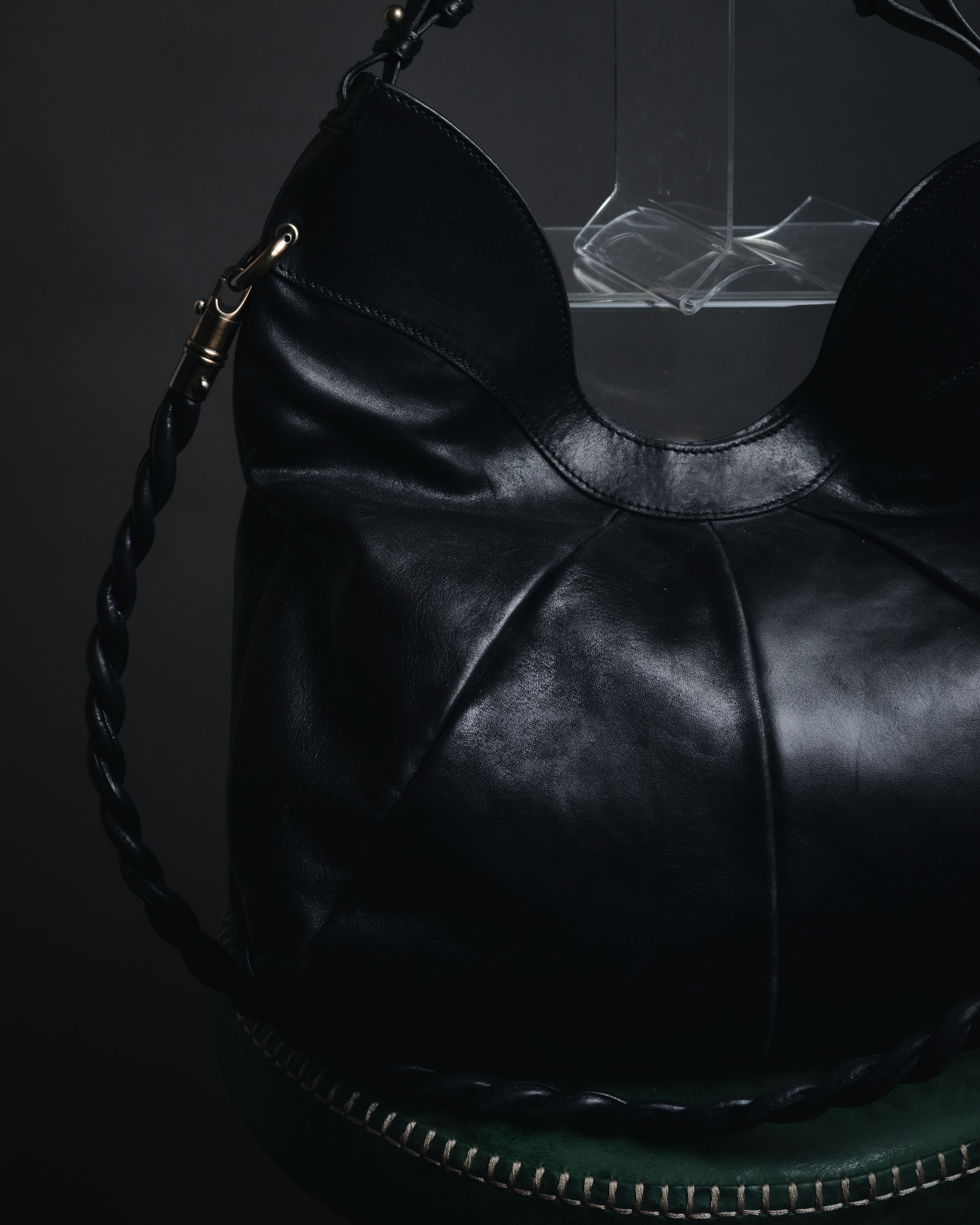 –SPECIAL– "Salvatore Ferragamo"
00’s Gancini gathered leather hobo bag