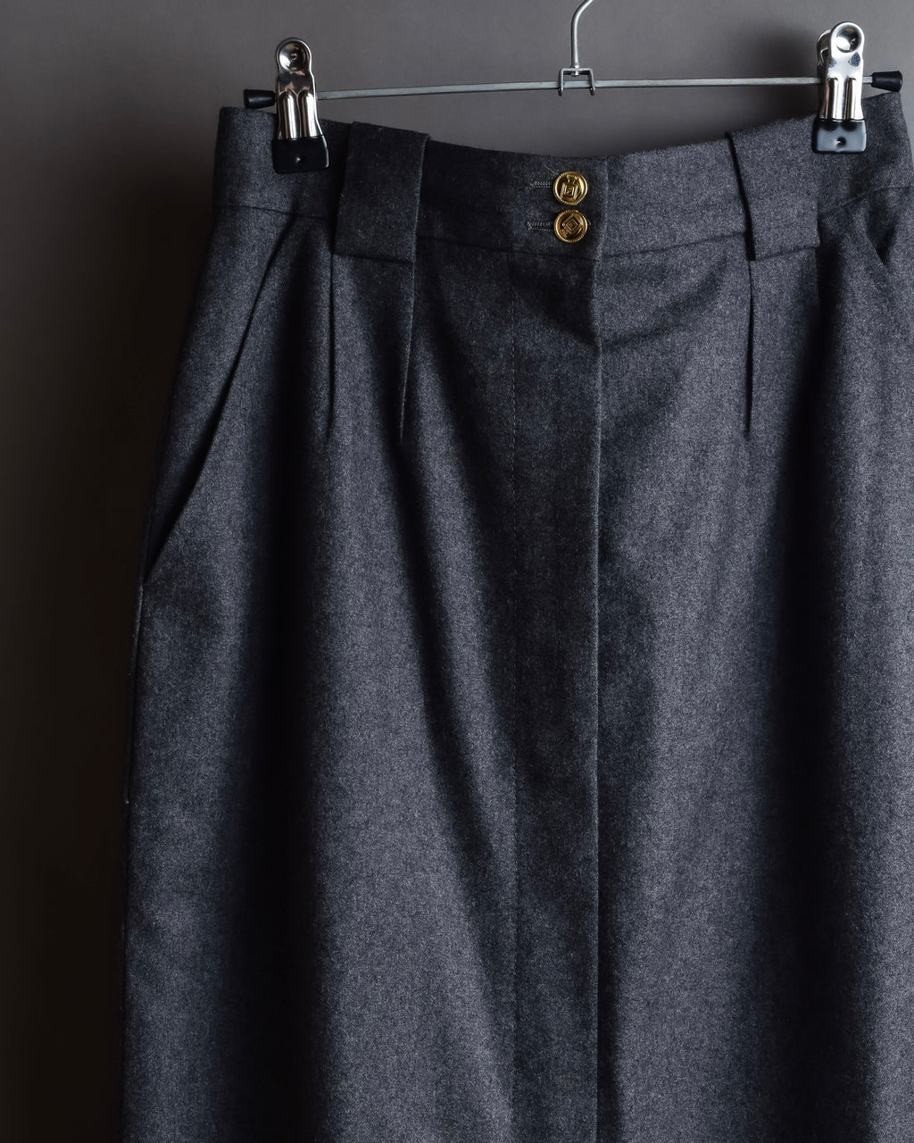"CHANEL" 90's Gold button design straight line skirt