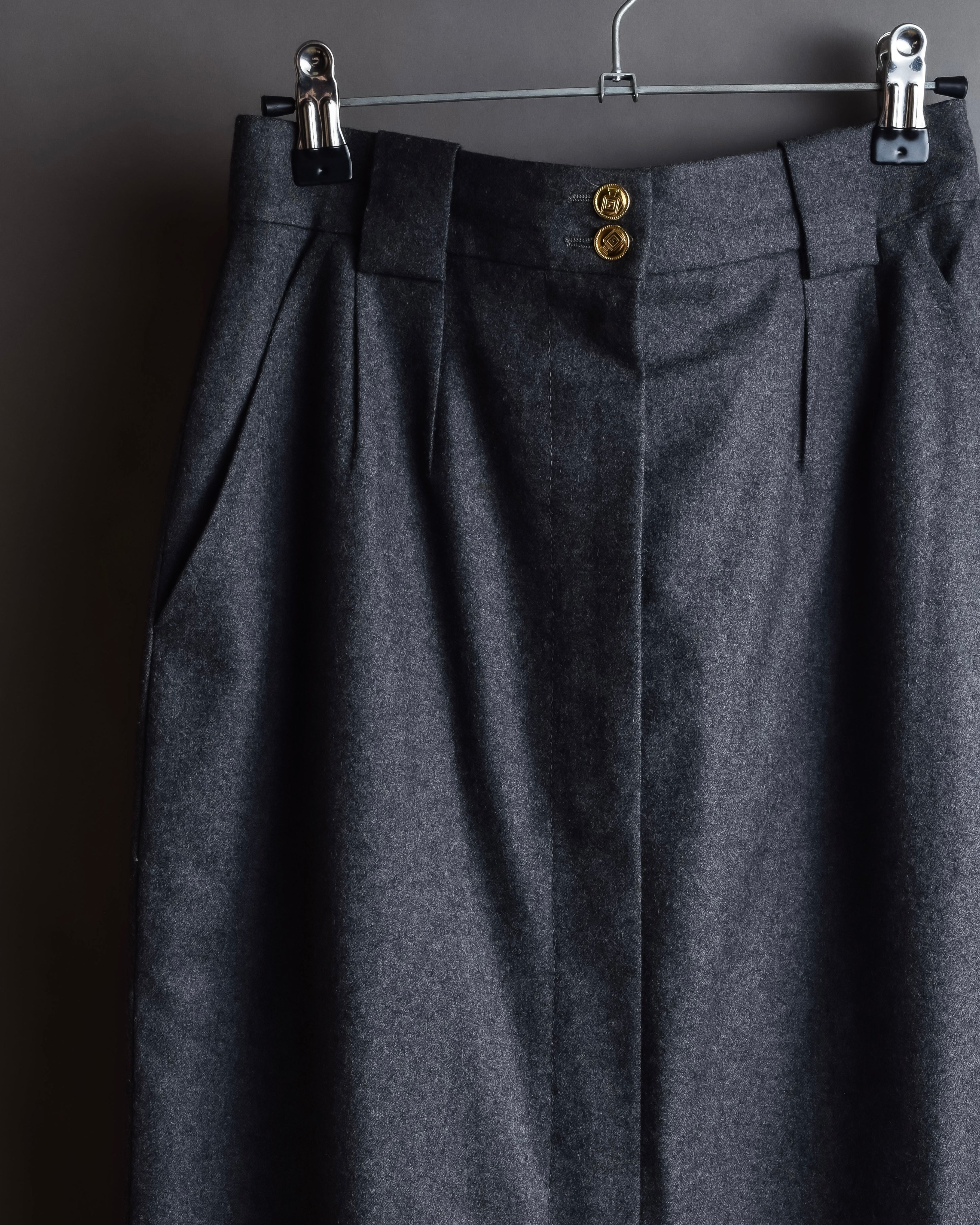 "CHANEL" 90's Gold button design straight line skirt
