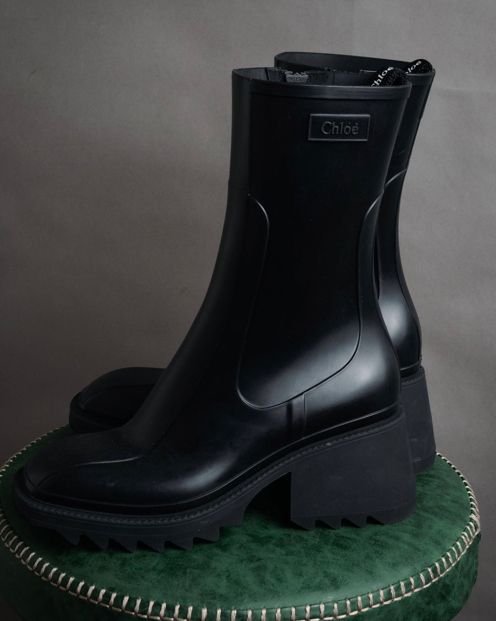 “Chloé” 2020’s Sculptural shark sole rain boots