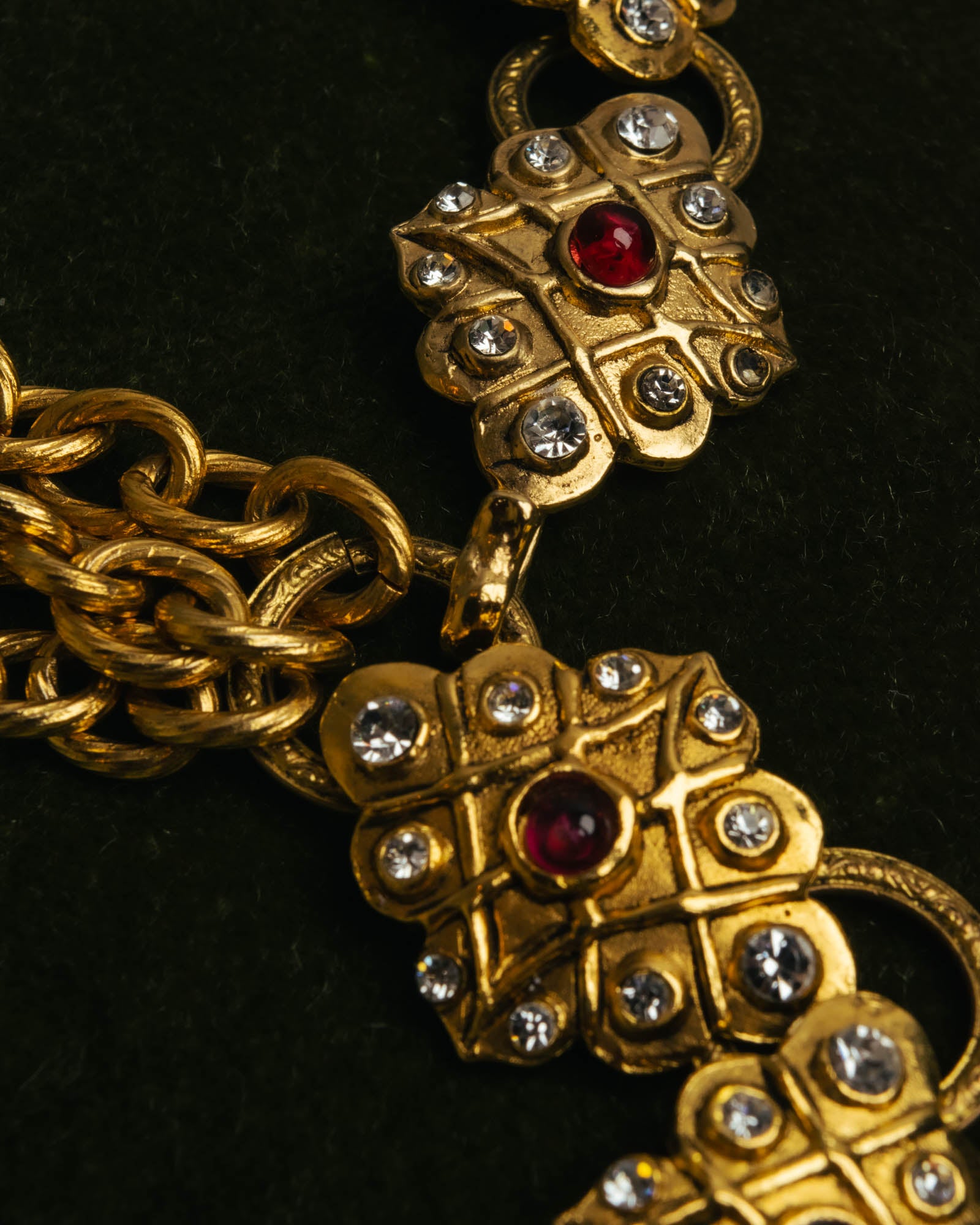 -SPECIAL- “CHANEL” 80’s-90’s ornate gold chain necklace