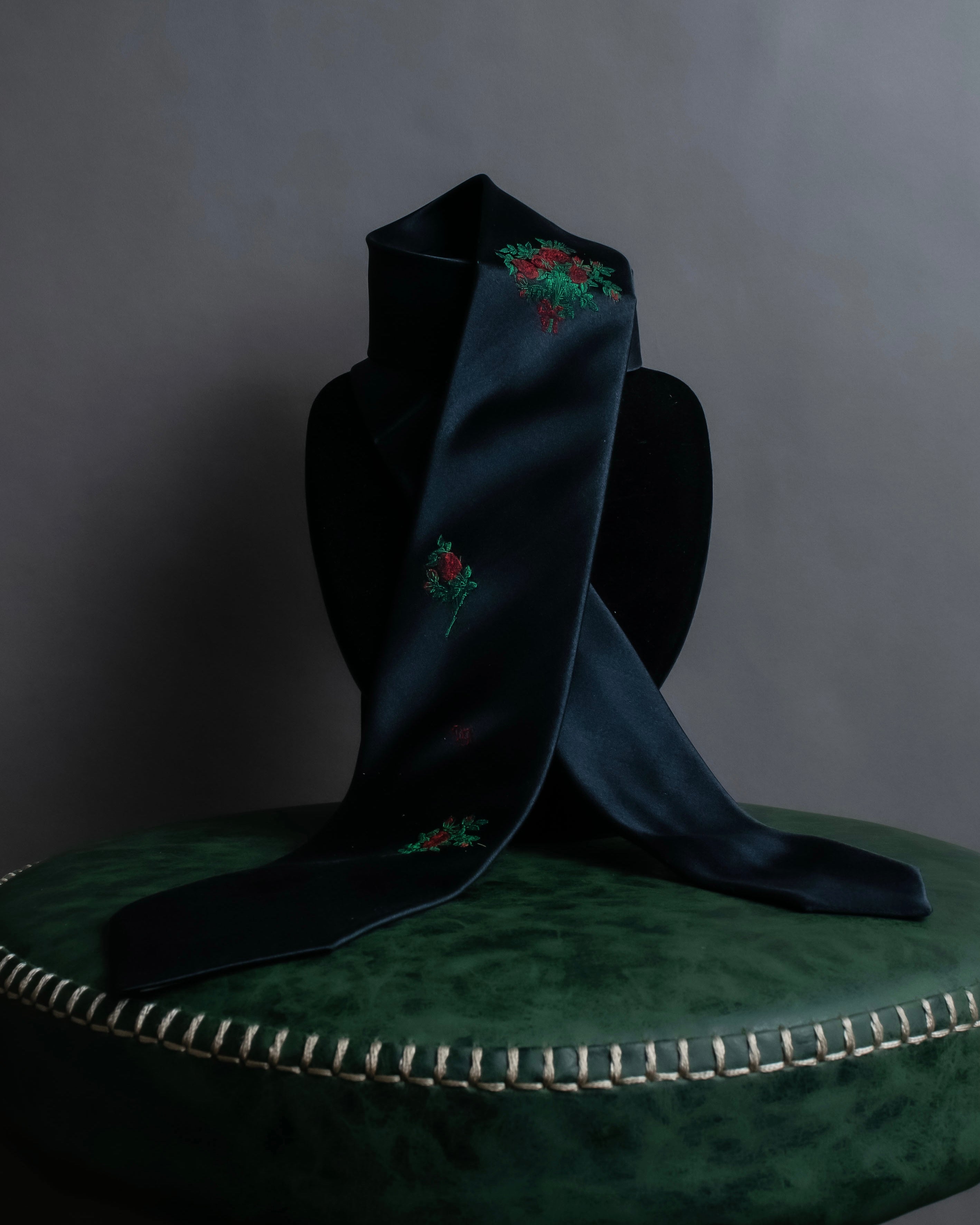 "DOMINIQUE FRANCE" Rose flower pattern silk necktie