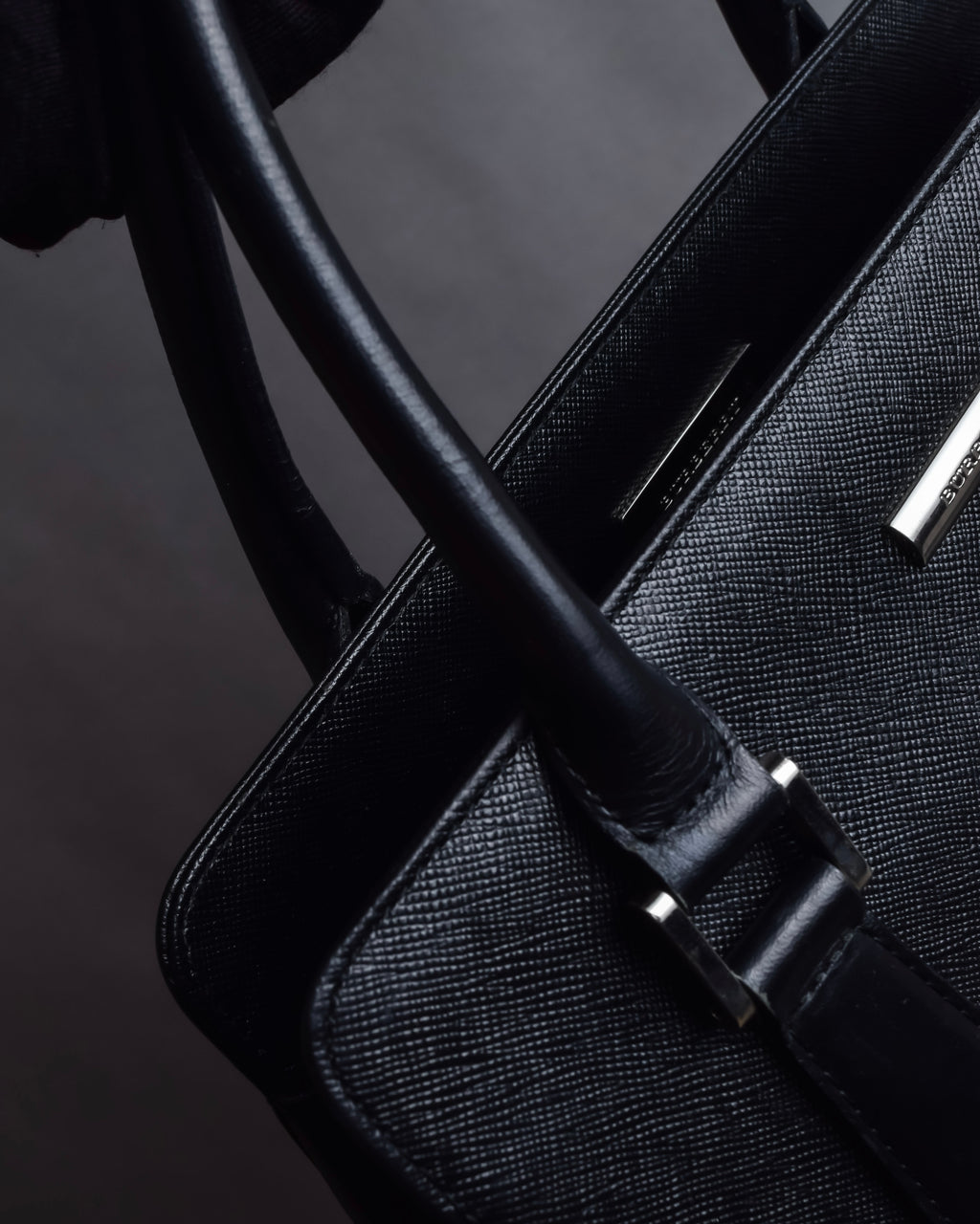 "BURBERRY" Trapezoidal embossed leather one-handle bag