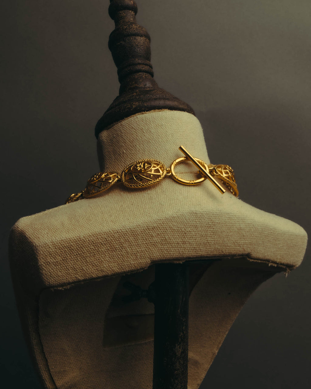 “Nina Ricci” 80’s-90’s floral openwork link necklace