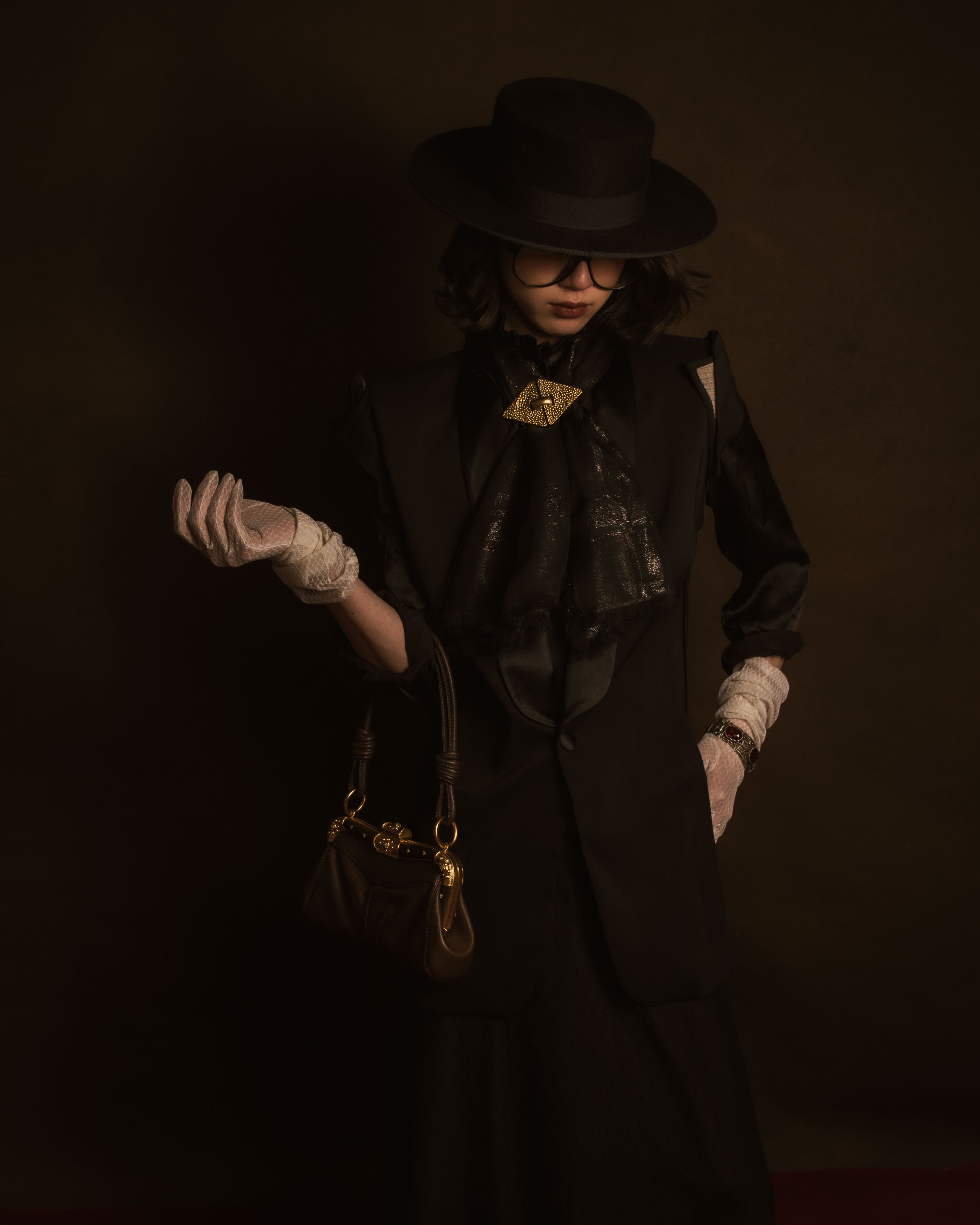 –SPECIAL– "VALENTINO GARAVANI"
00’s Jeweled frame leather bag