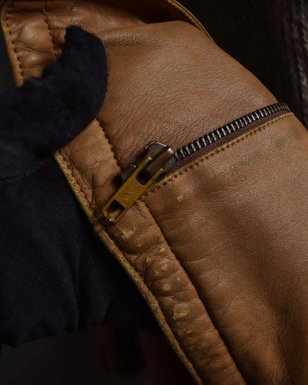 "LOEWE" 80-90's Vintage texture leather zip hoodie