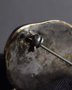 "Vintage engraved relief motif pearl brooch"