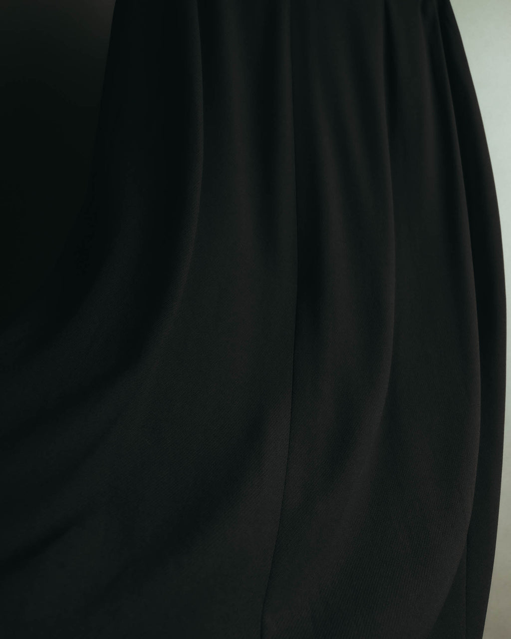 “HERMÈS” 90’s-00’s Minimal black silk wrap skirt