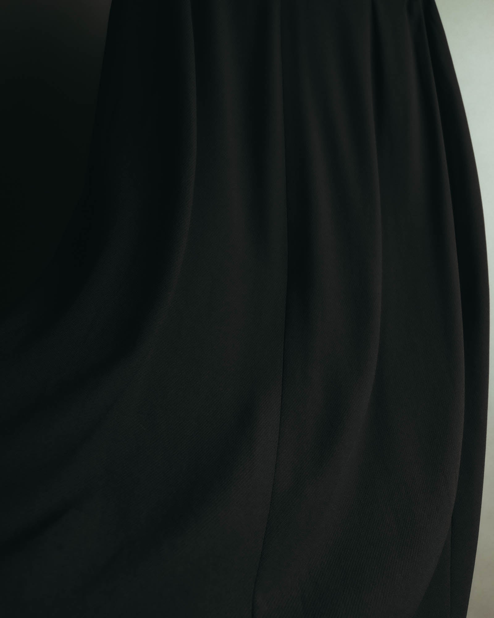 “HERMÈS” 90’s-00’s Minimal black silk wrap skirt