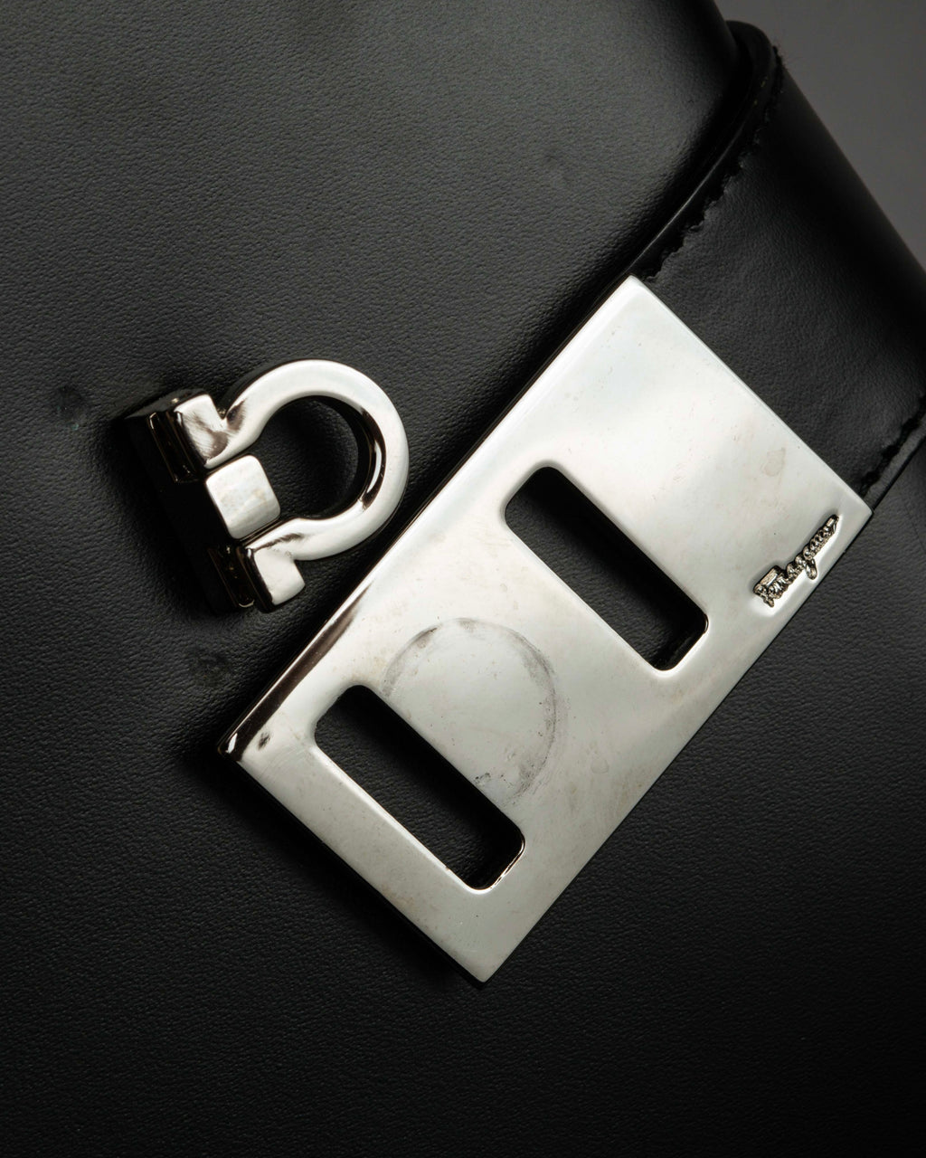 "Salvatore Ferragamo" Gancini motif both sides design leather hand bag