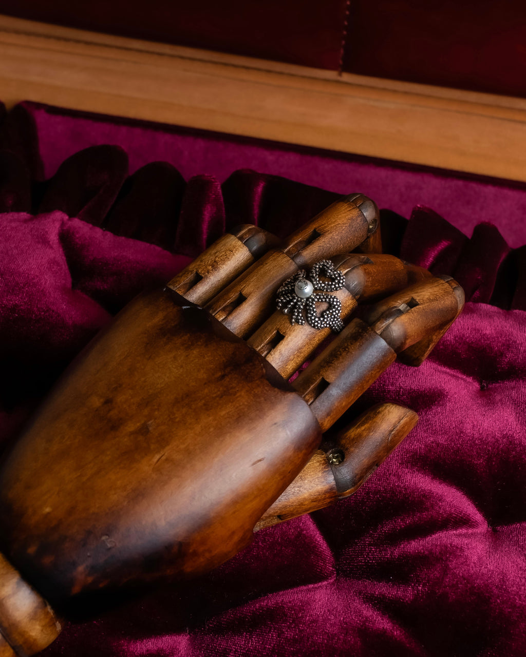 "GUCCI" Ribbon motif pearl top design silver ring