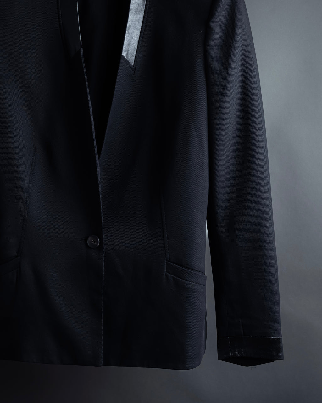 "HELMUT LANG" Leather lapel design, glossy jacket