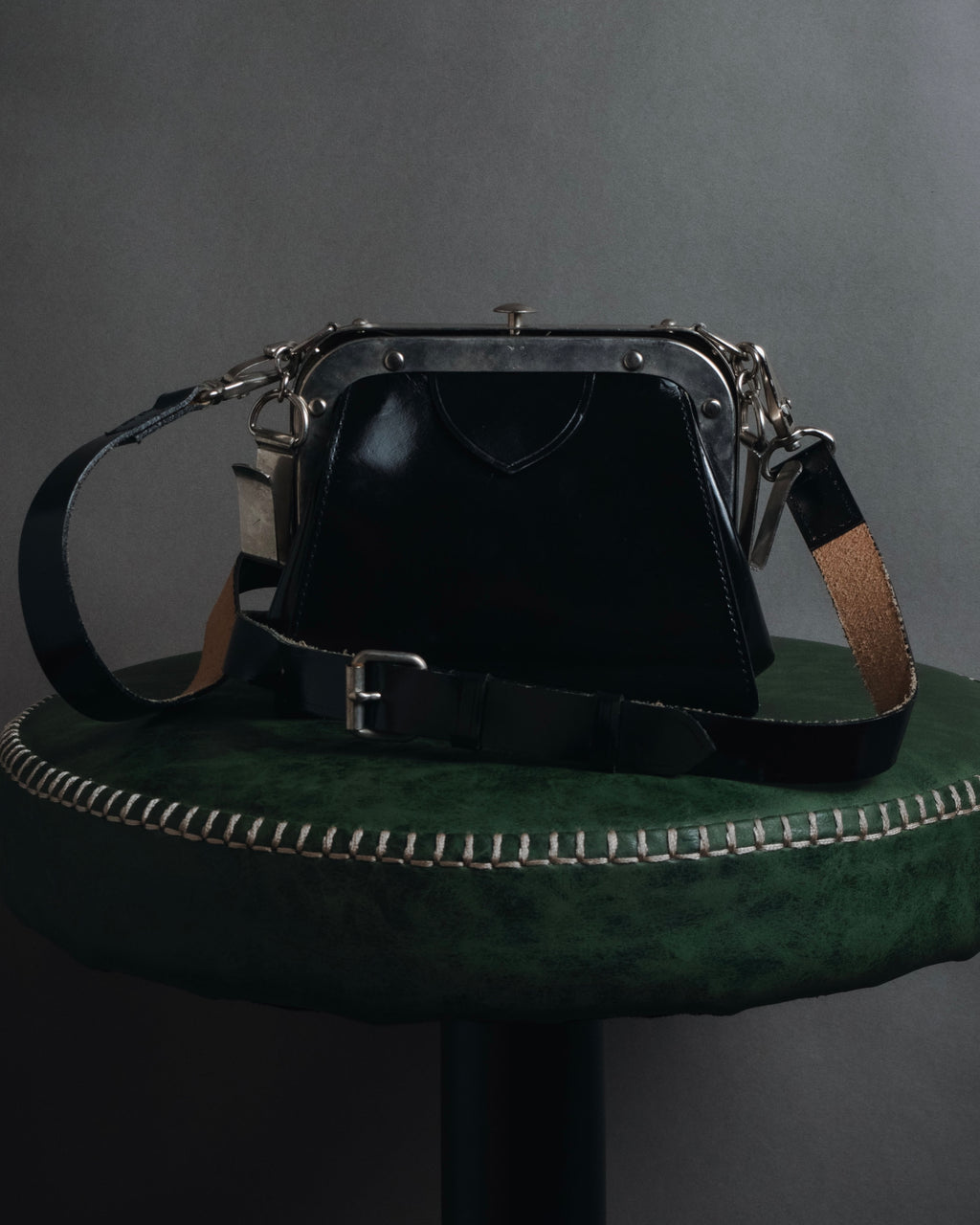 "tricot COMME des GARÇONS" Structured kiss-lock leather shoulder bag