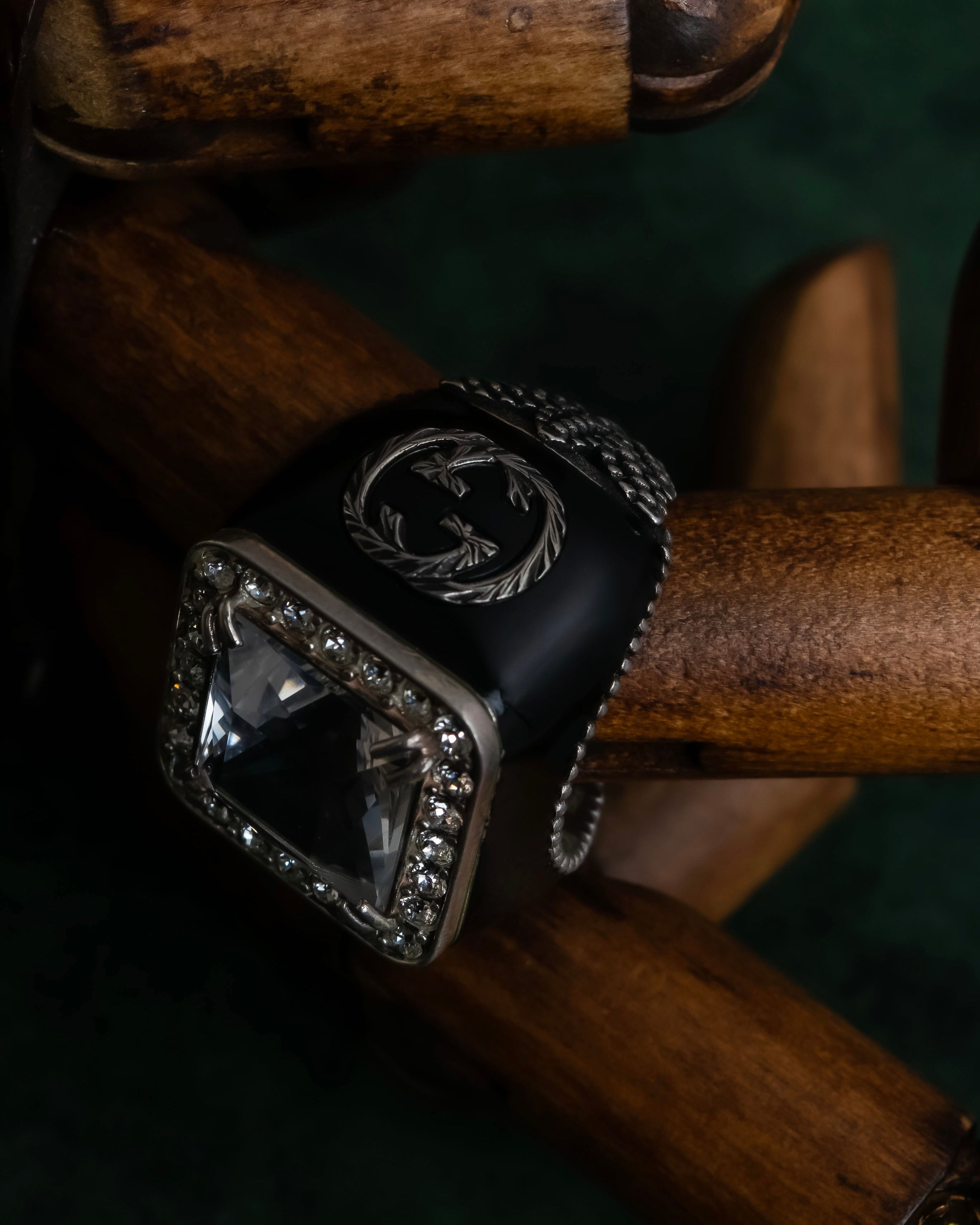 "GUCCI" Crystal rhinestone GG motif engraved signet ring