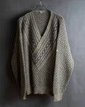 "Vintage geometric pattern V-neck knit"
