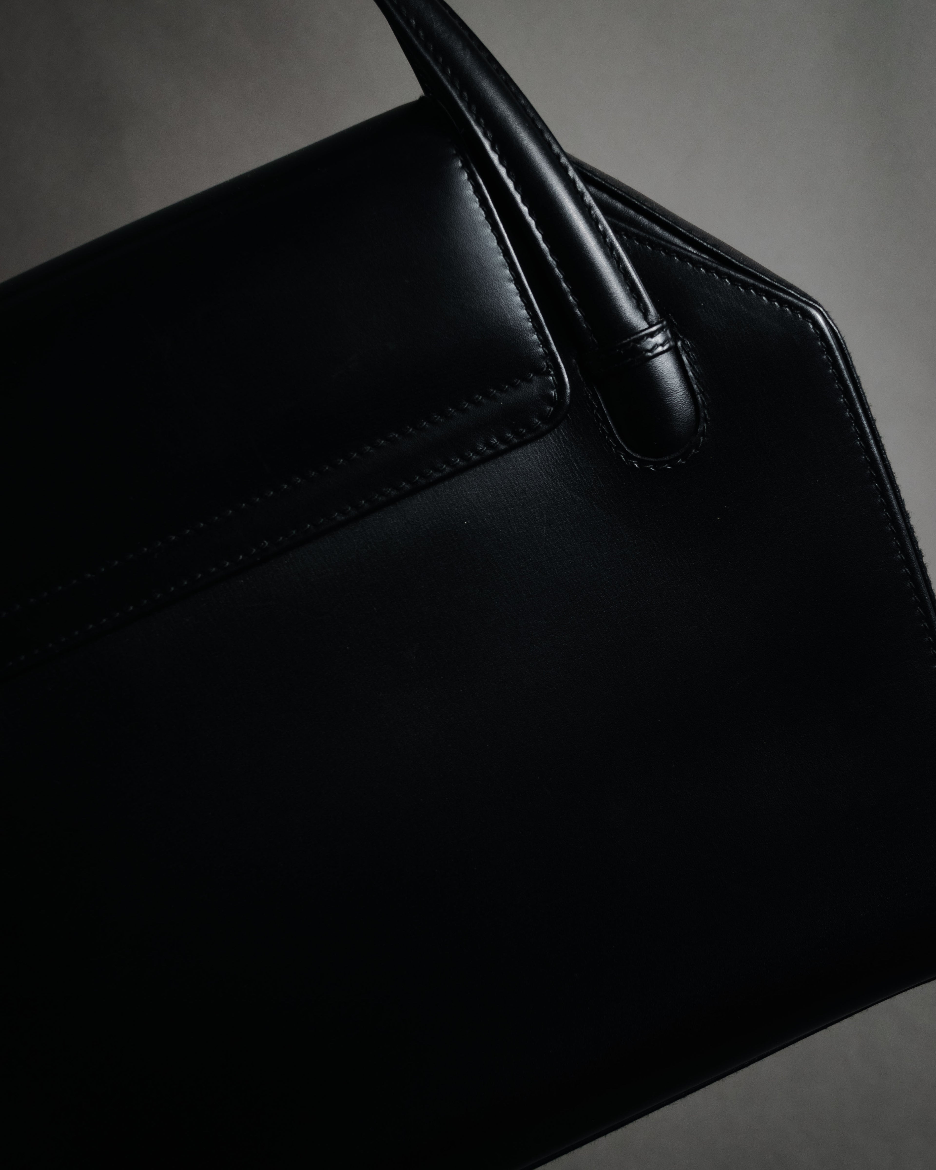 –SPECIAL– "GUCCI" 90’s Architectural oval hardware box calf handbag