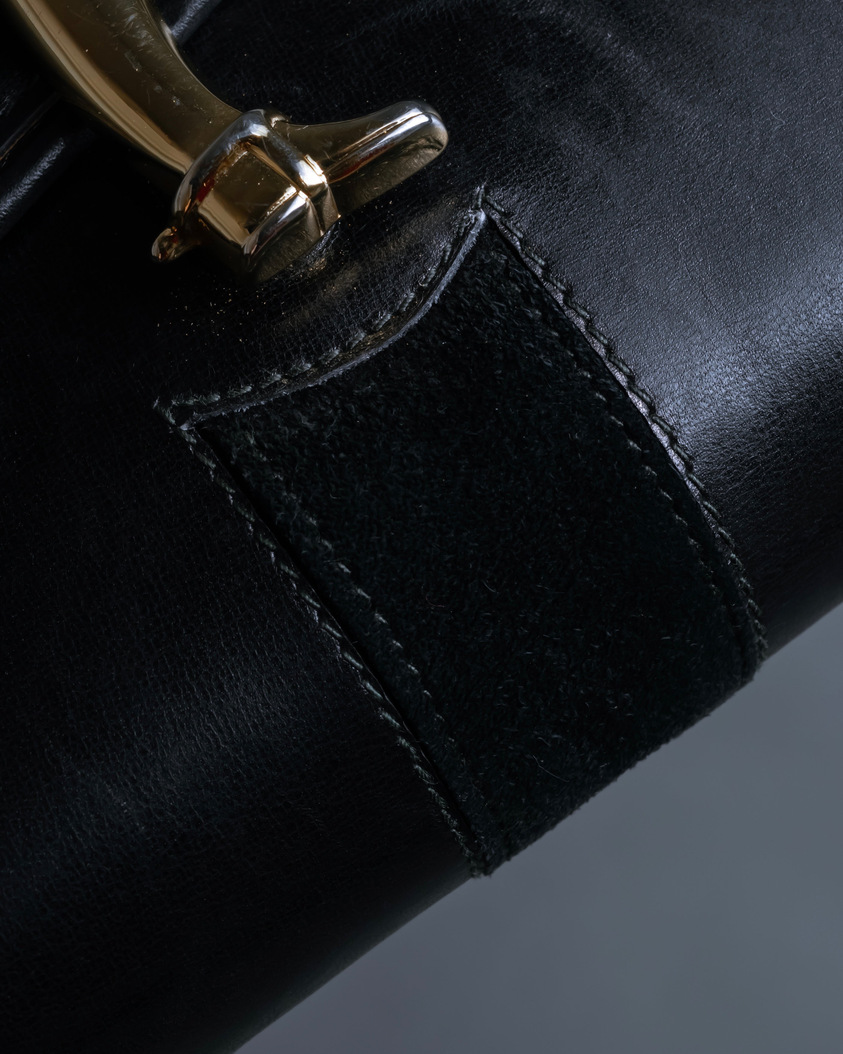 "GUCCI" Saddlery motif crisp design vintage leather shoulder bag