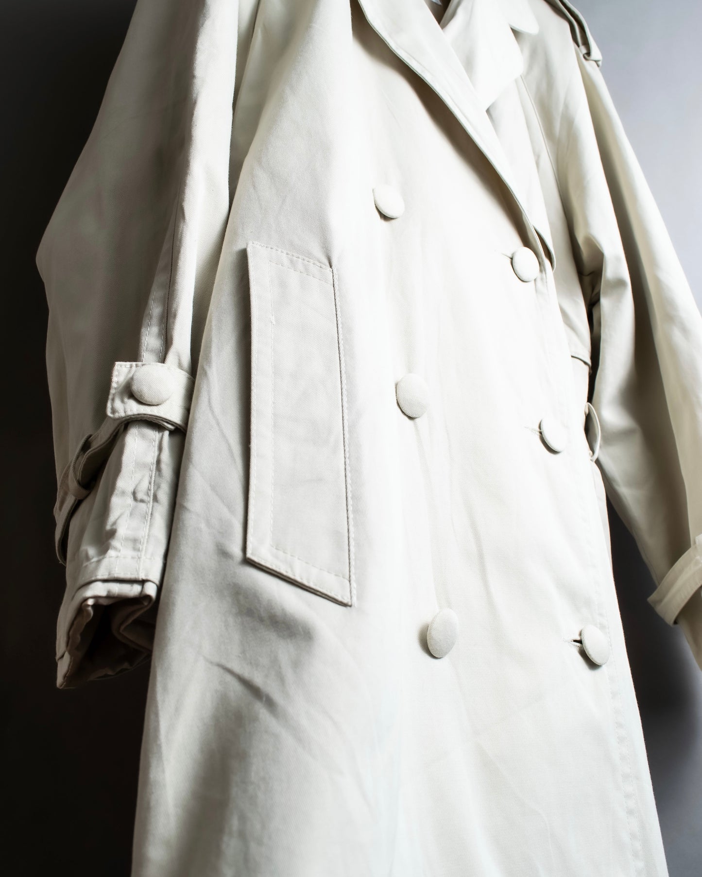 "MARILYN DE PEREL" Covered button detail  Ivory feminine trench coat