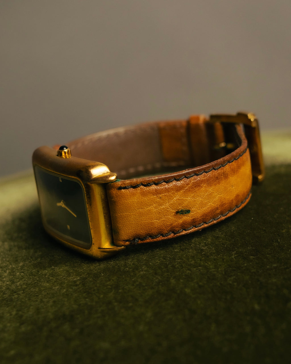 “FENDI” 80’s-90’s Rectangular quartz leather watch
