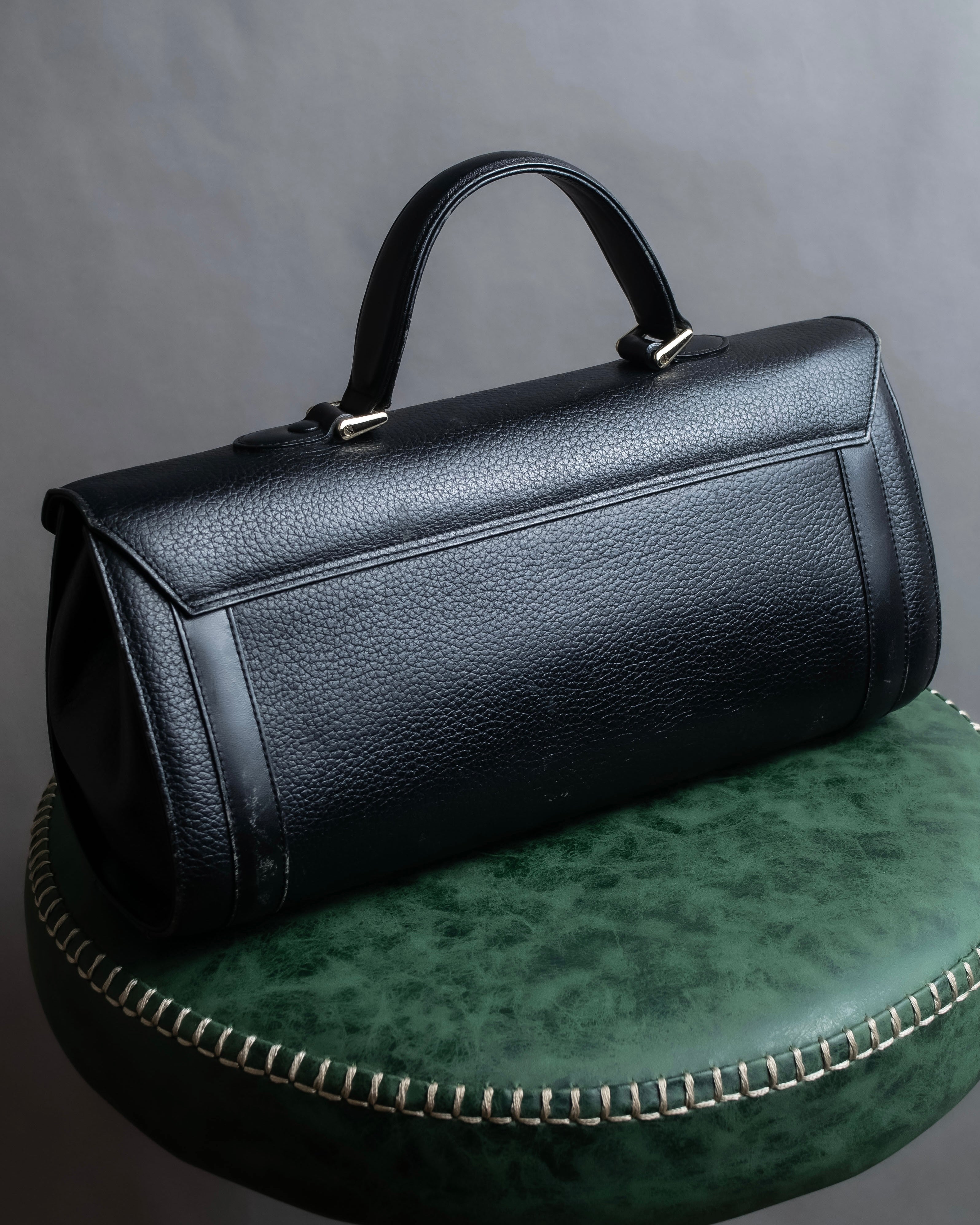 "BURBERRYS" Horizontal shape grained leather one-handle bag