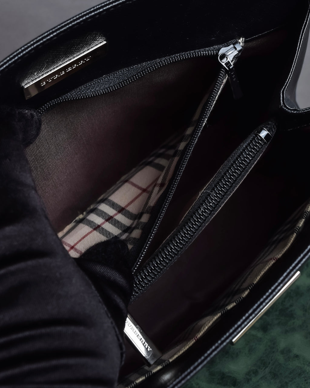 "BURBERRY" Trapezoidal embossed leather one-handle bag